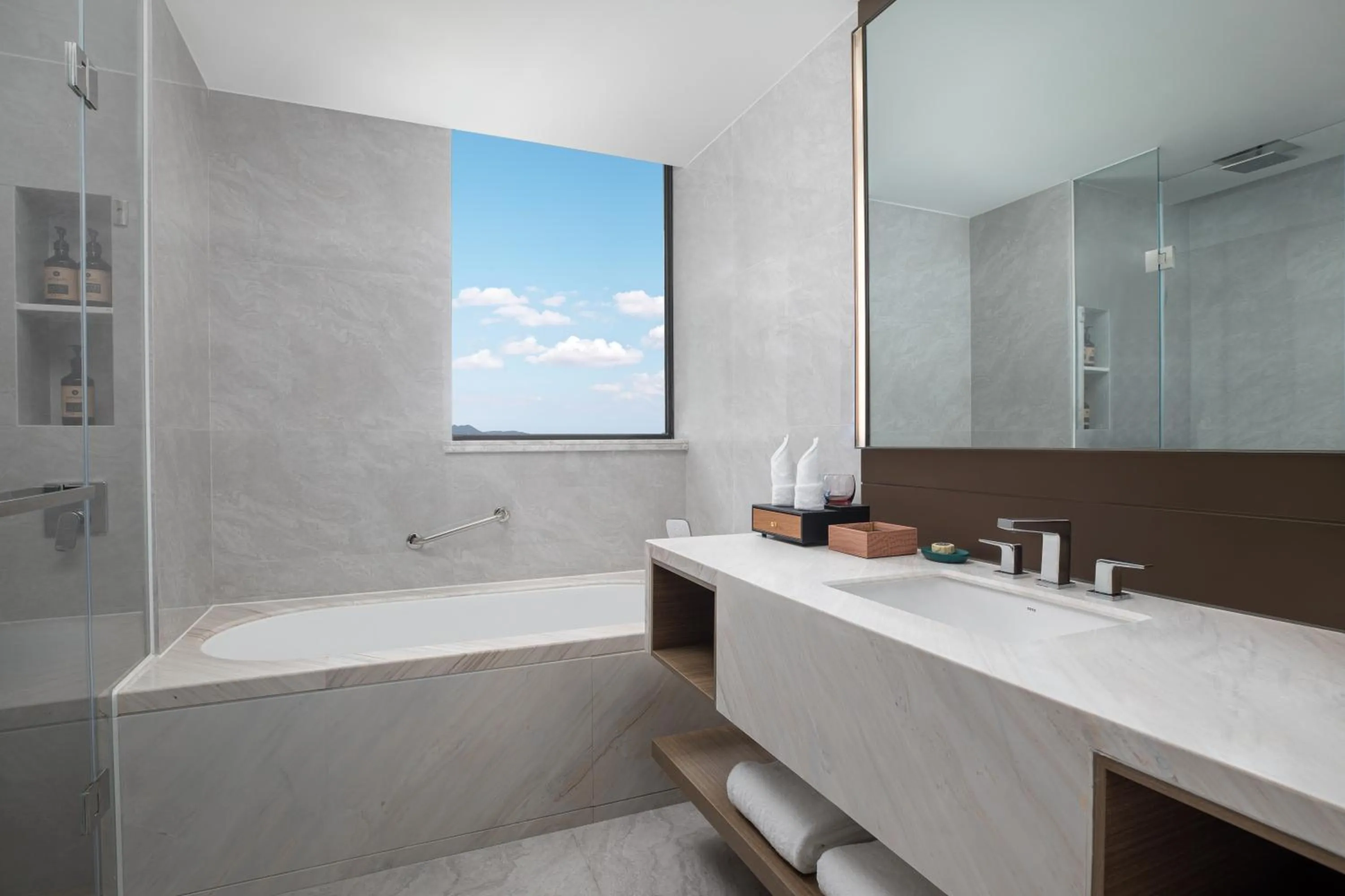 Shower in Ascott Dadonghai Bay Sanya