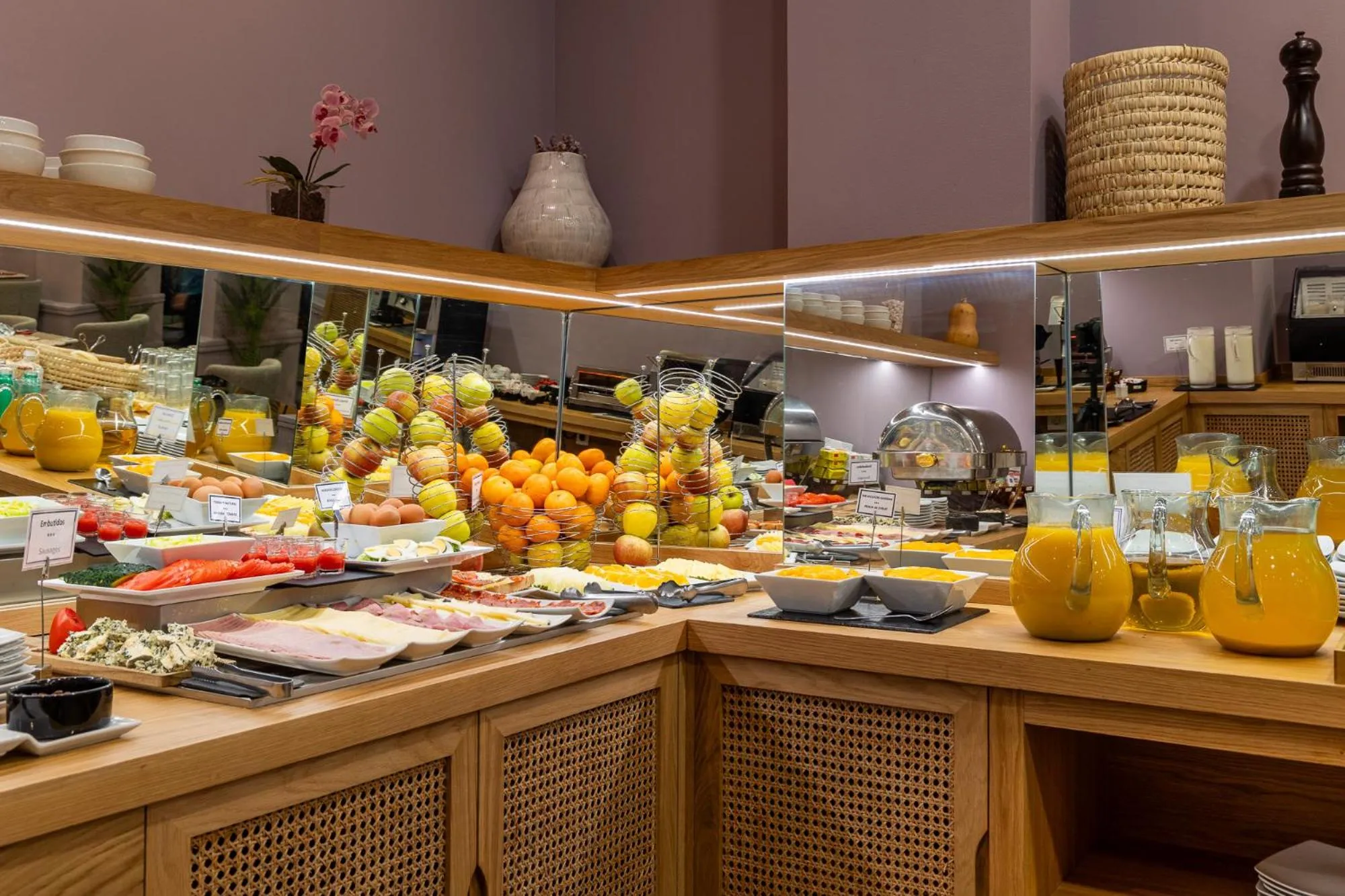 Buffet breakfast in Atarazanas Málaga Boutique Hotel