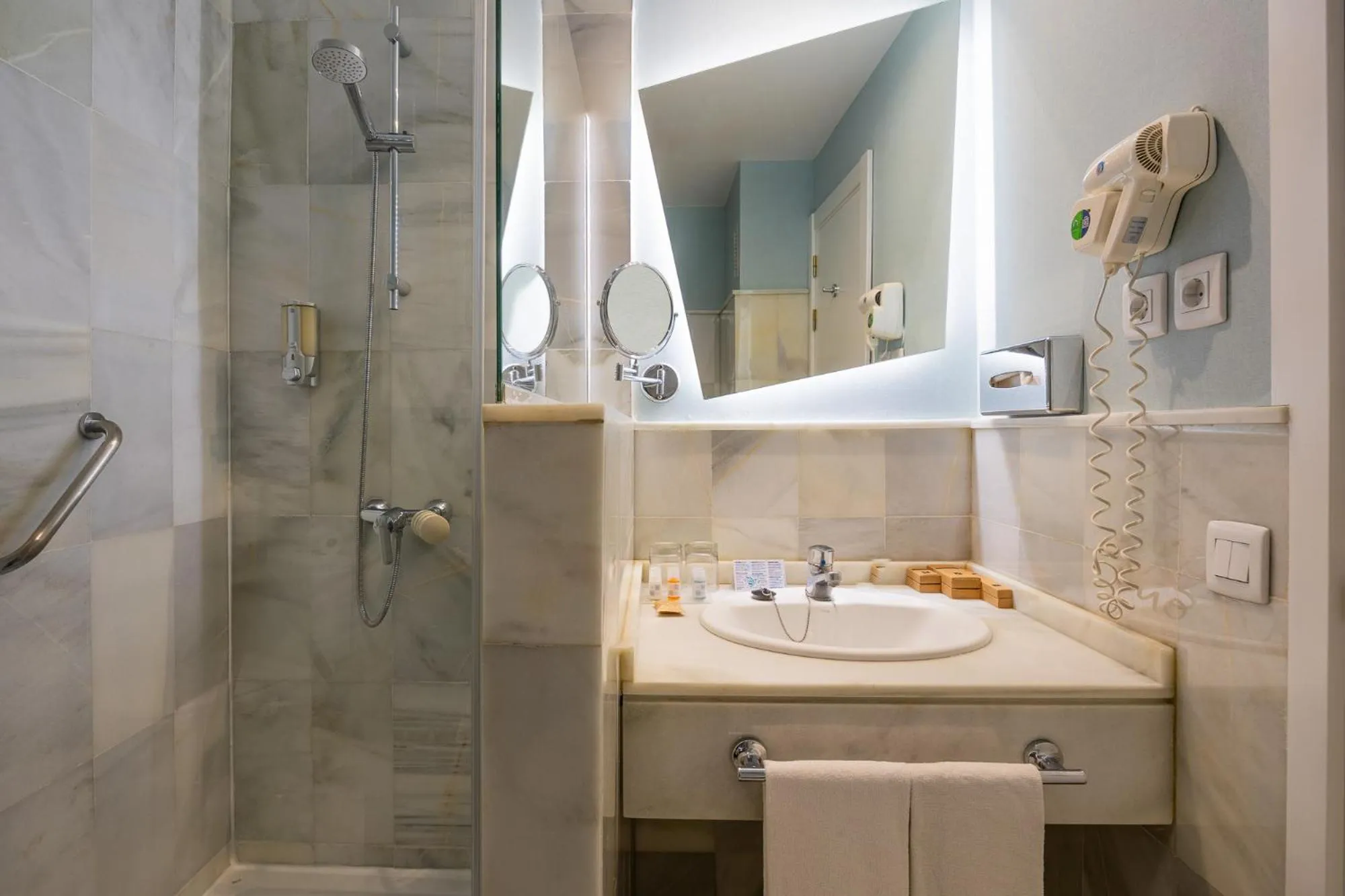 Bathroom in Atarazanas Málaga Boutique Hotel
