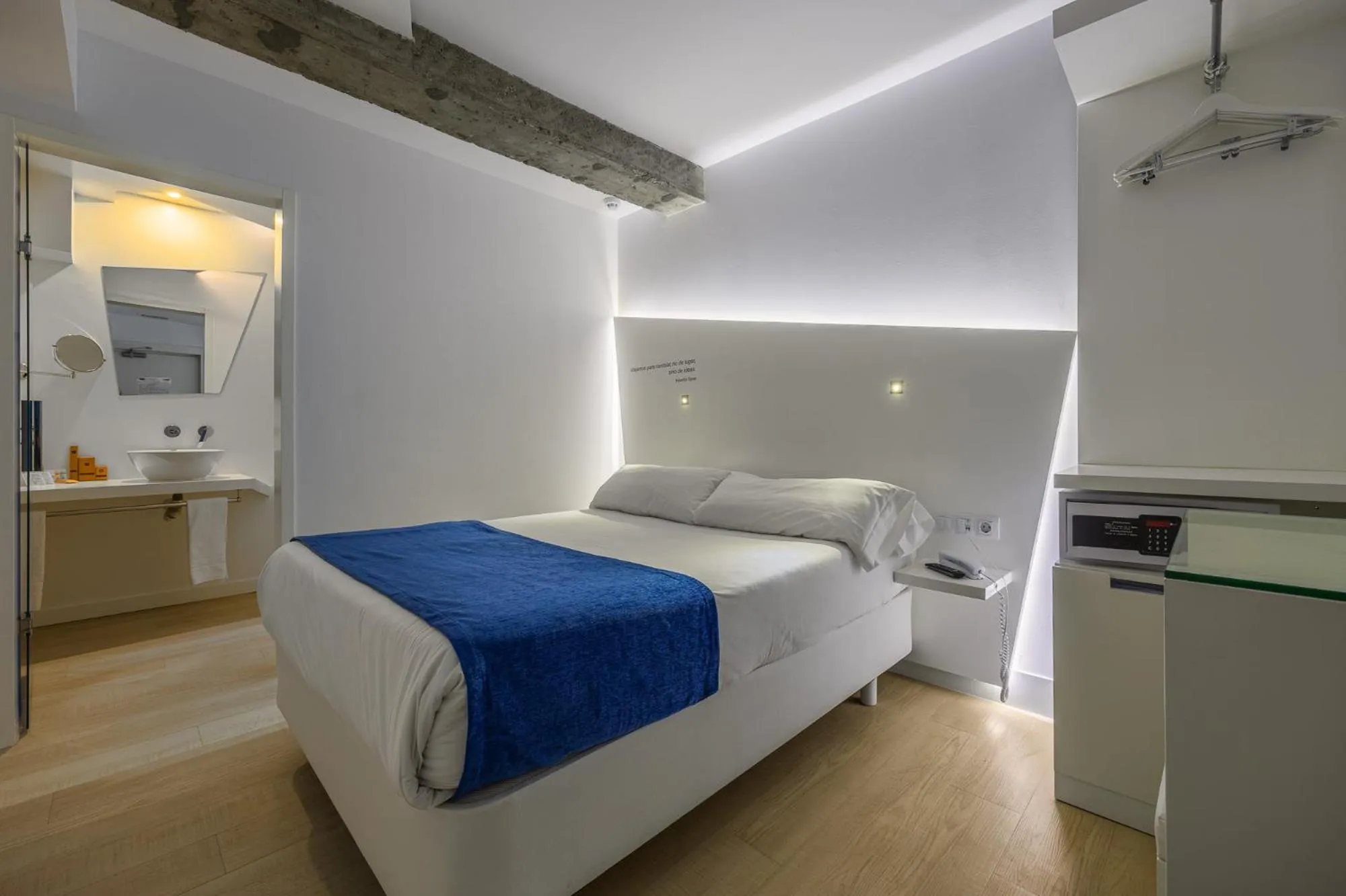 Photo of the whole room, Bed in Atarazanas Málaga Boutique Hotel