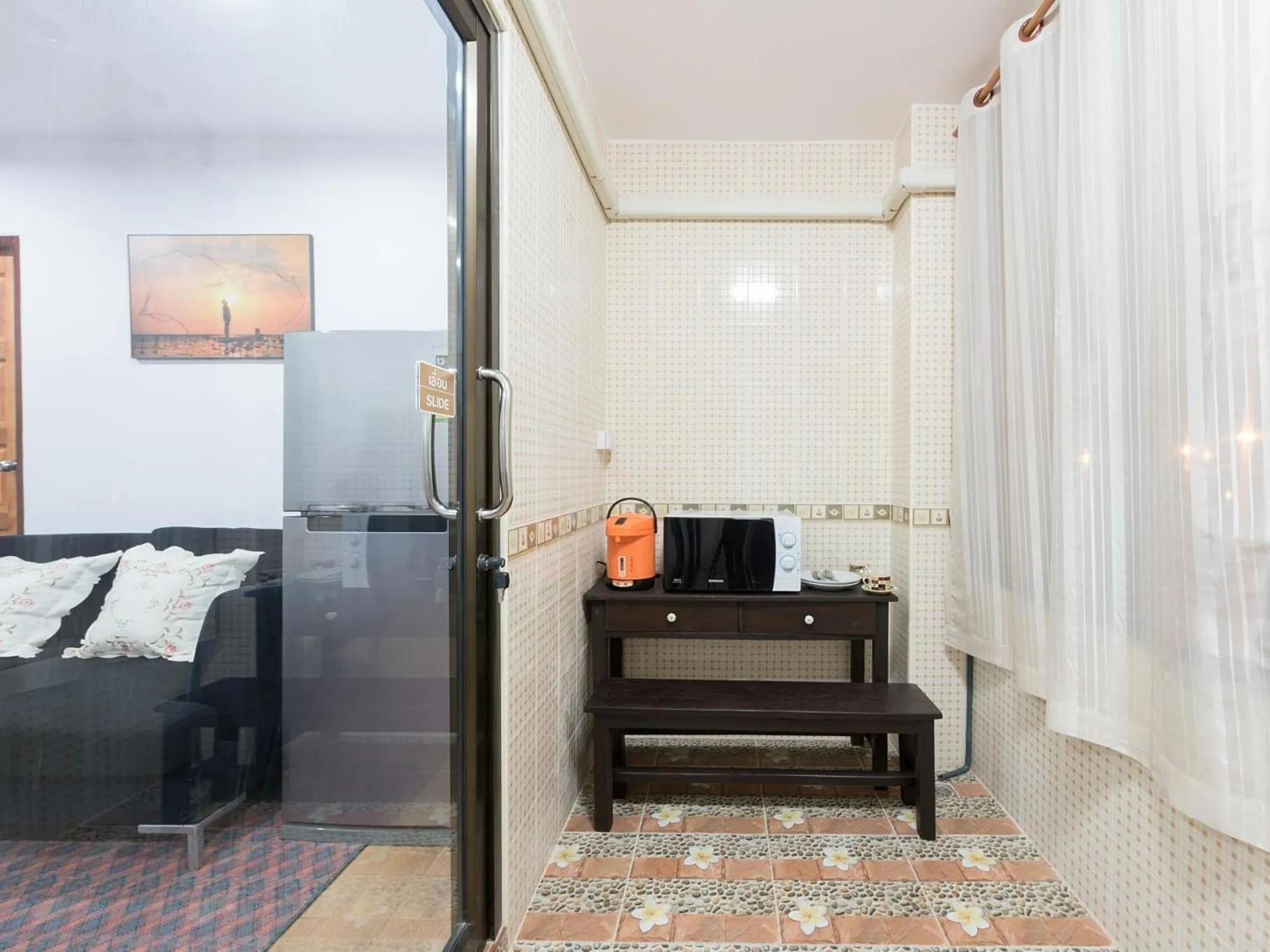 Kitchen or kitchenette in Onvara Place