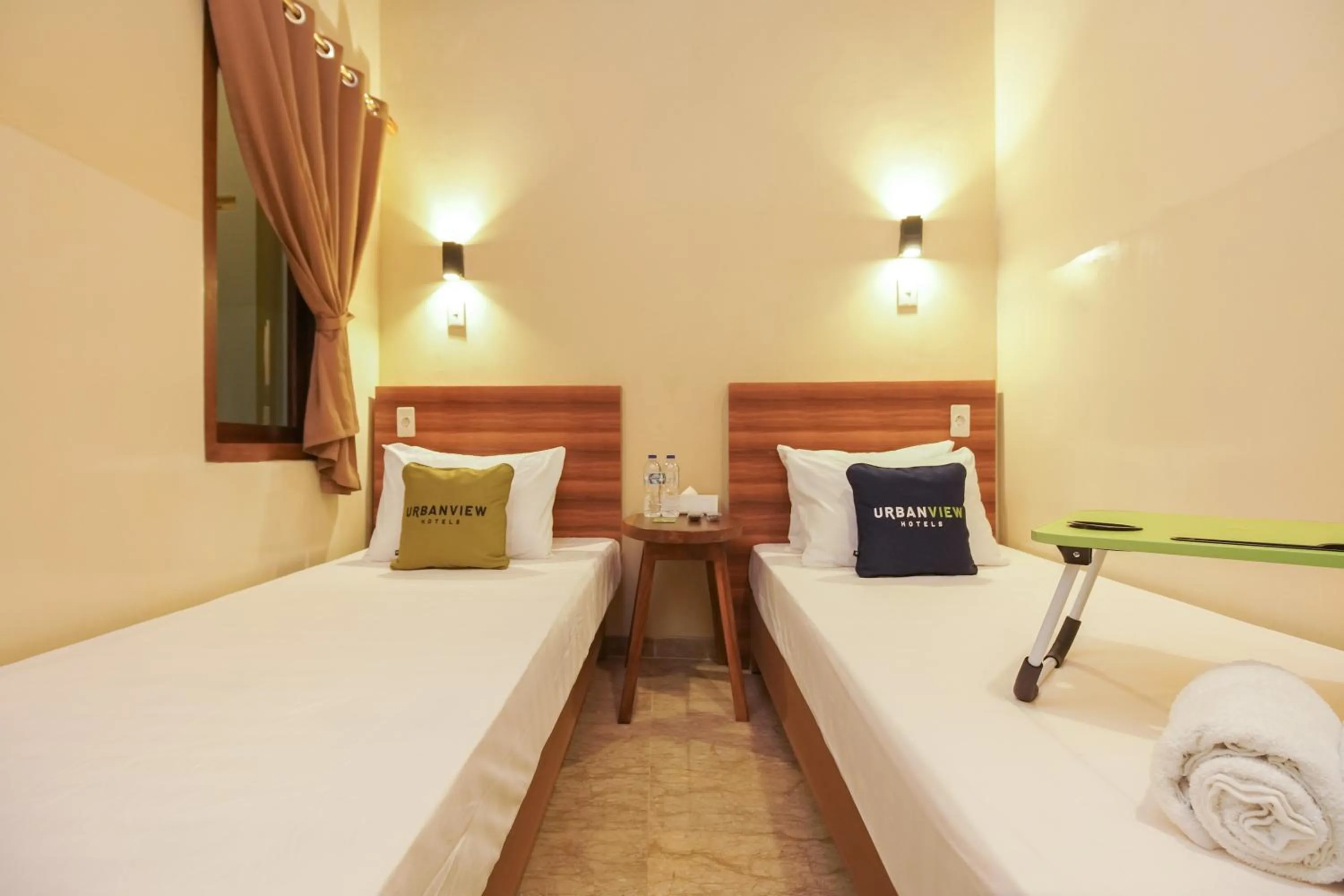 Bedroom, Bed in Urbanview Hotel Cantee Halim Perdanakusuma by RedDoorz