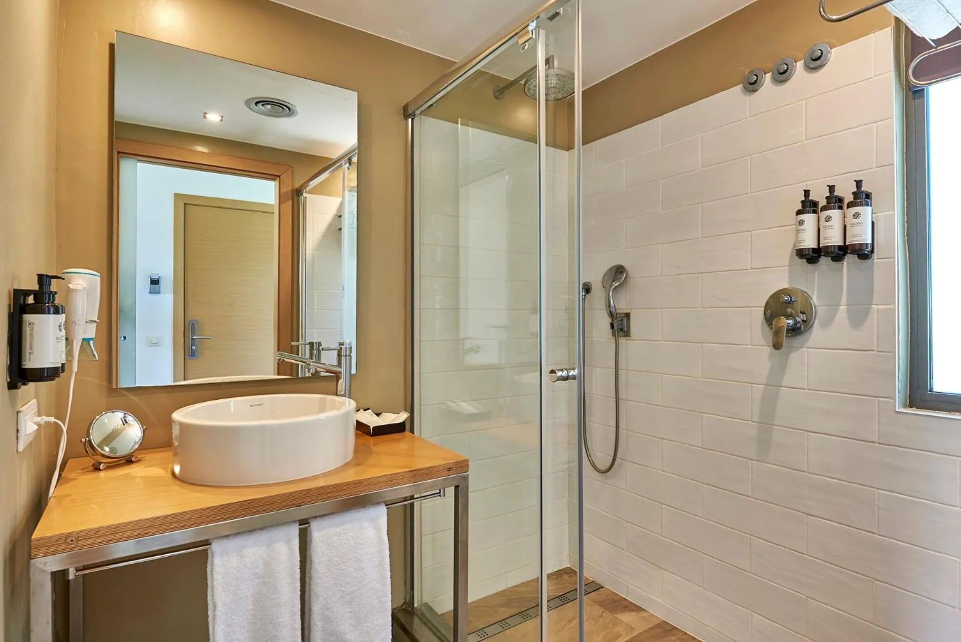 Shower in URH - Hotel Molí del Mig