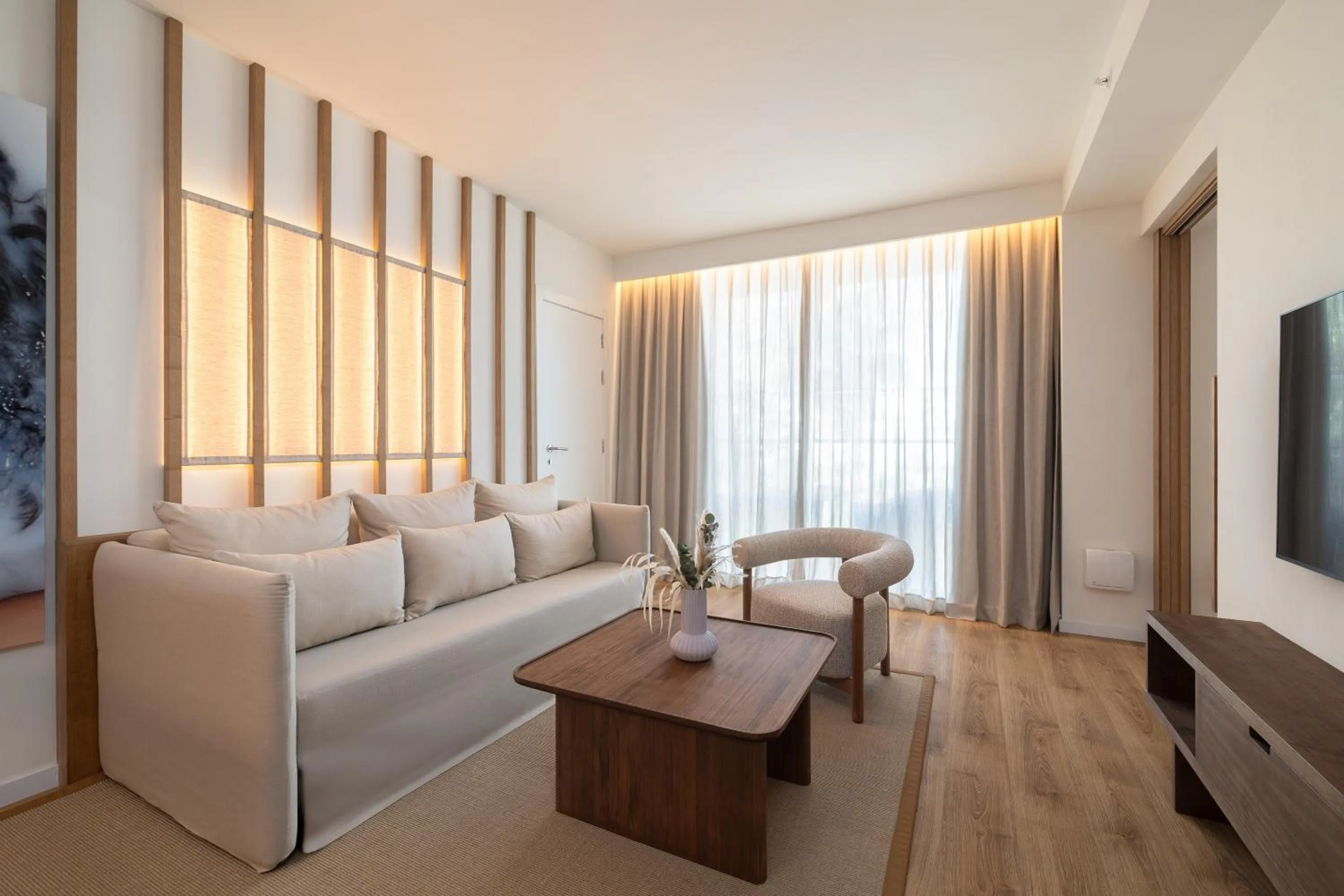 Photo of the whole room in ME Marbella by Meliá