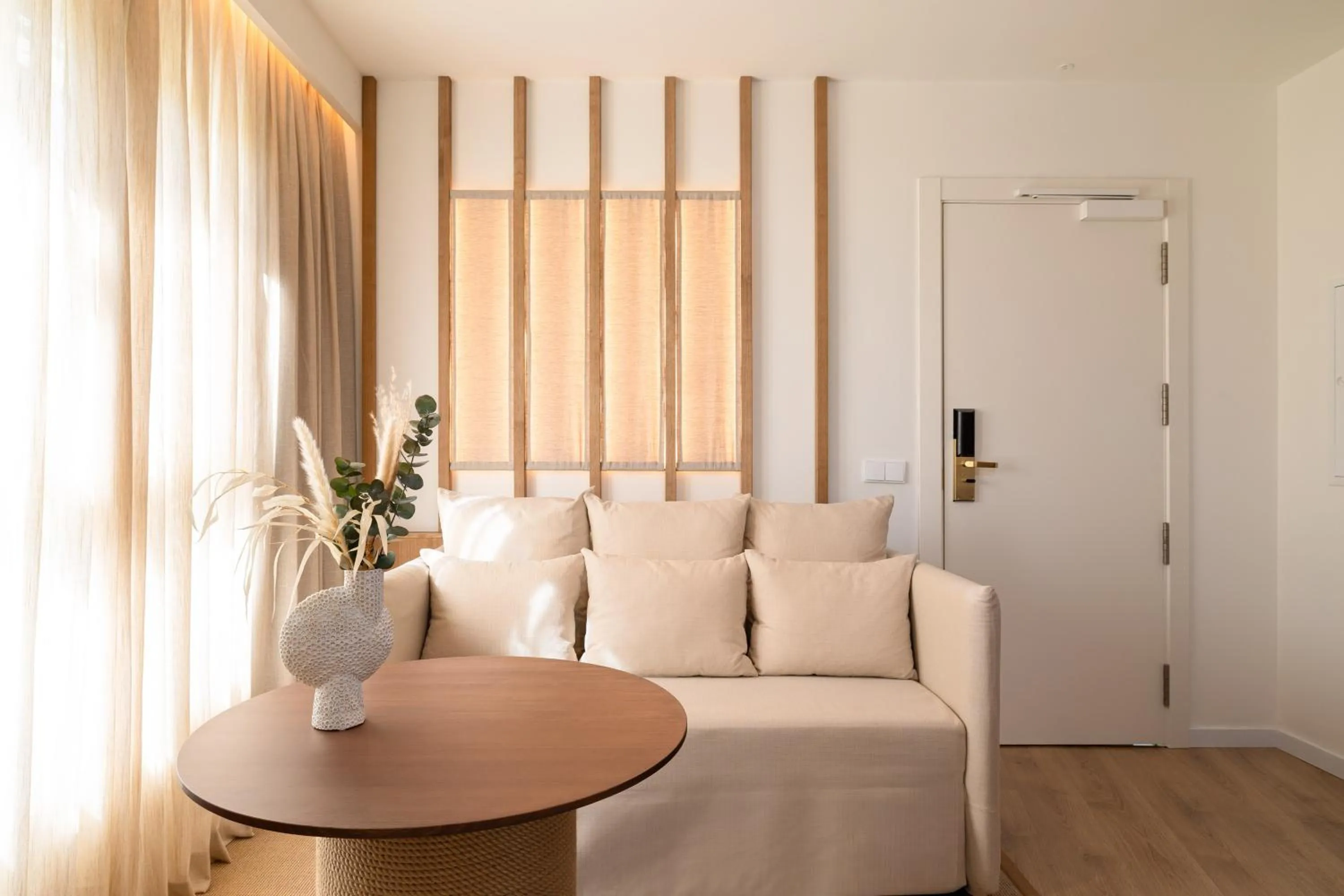 Photo of the whole room in ME Marbella by Meliá