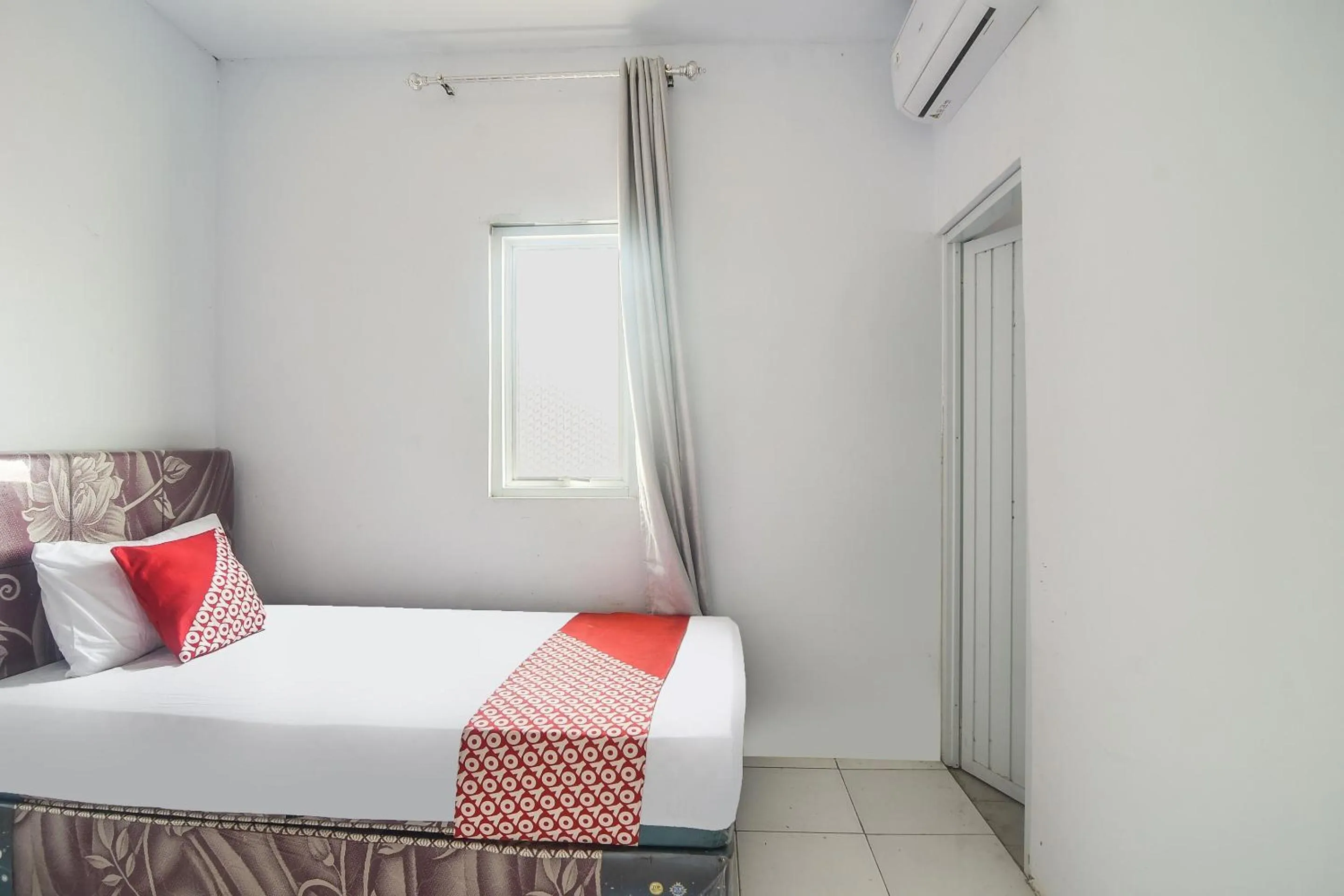 Bedroom, Bed in Hotel O 3m Kost Dan Homestay