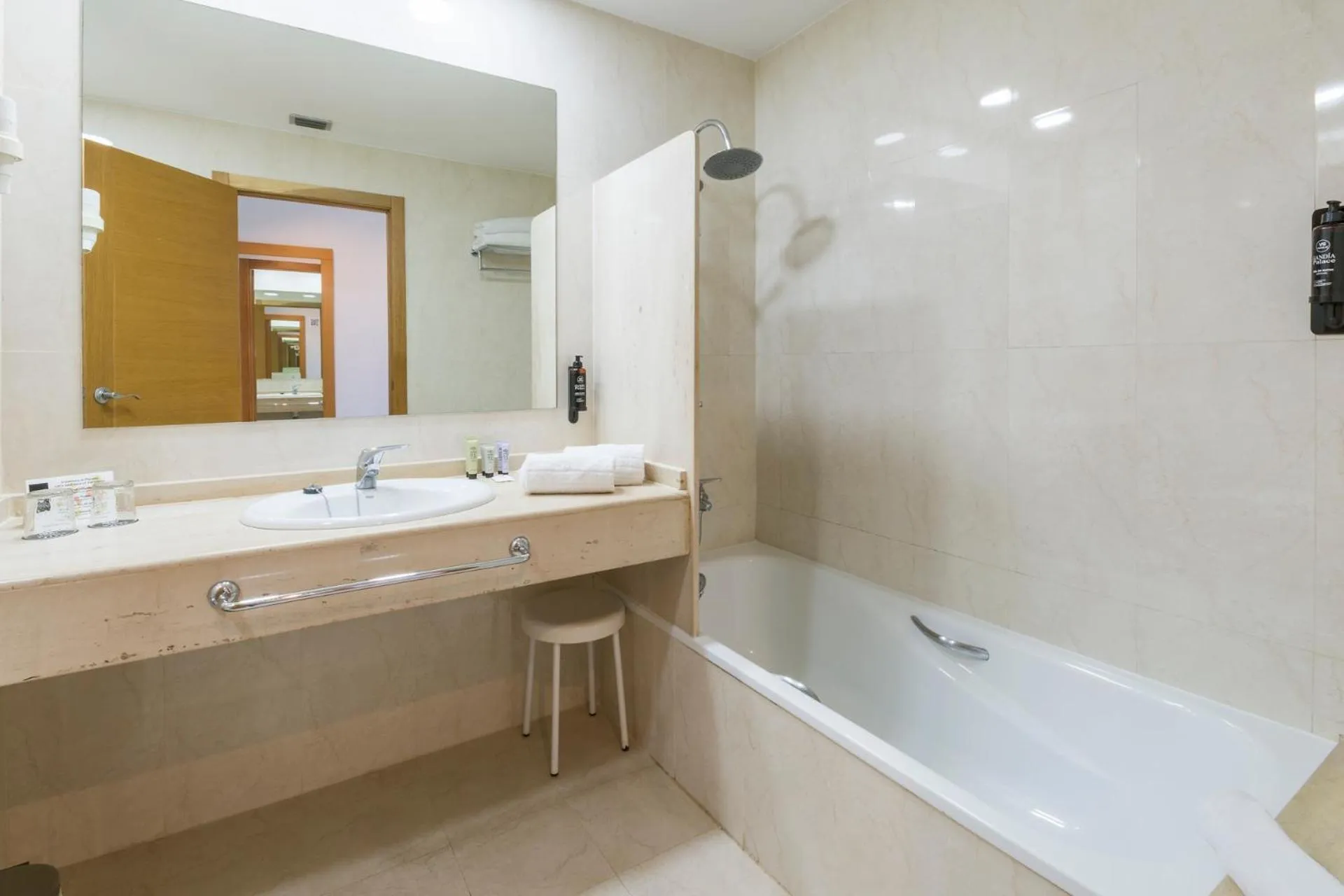 Bathroom in VS Gandía Palace Hotel ****