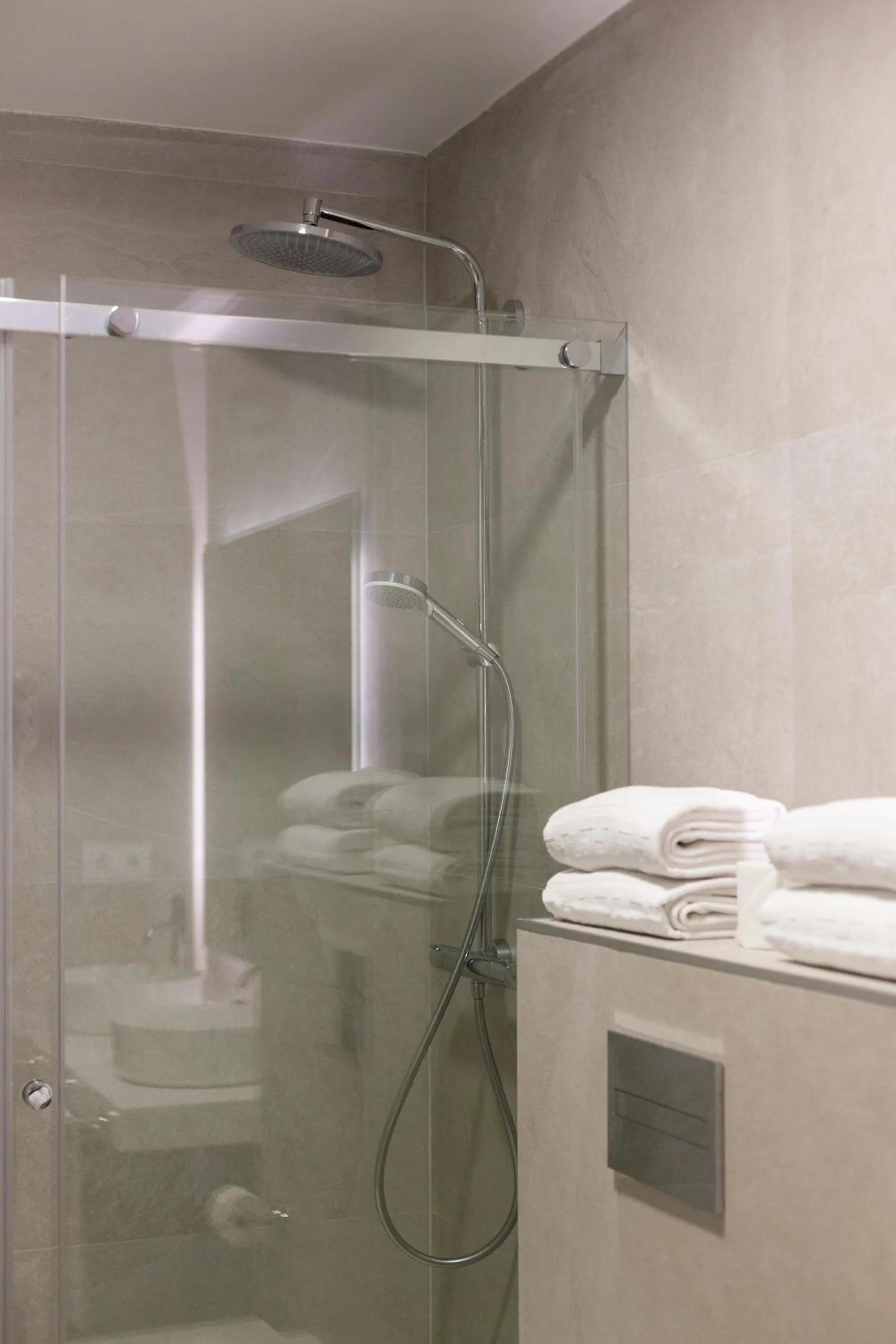 Shower in Hotel Santiago Apóstol