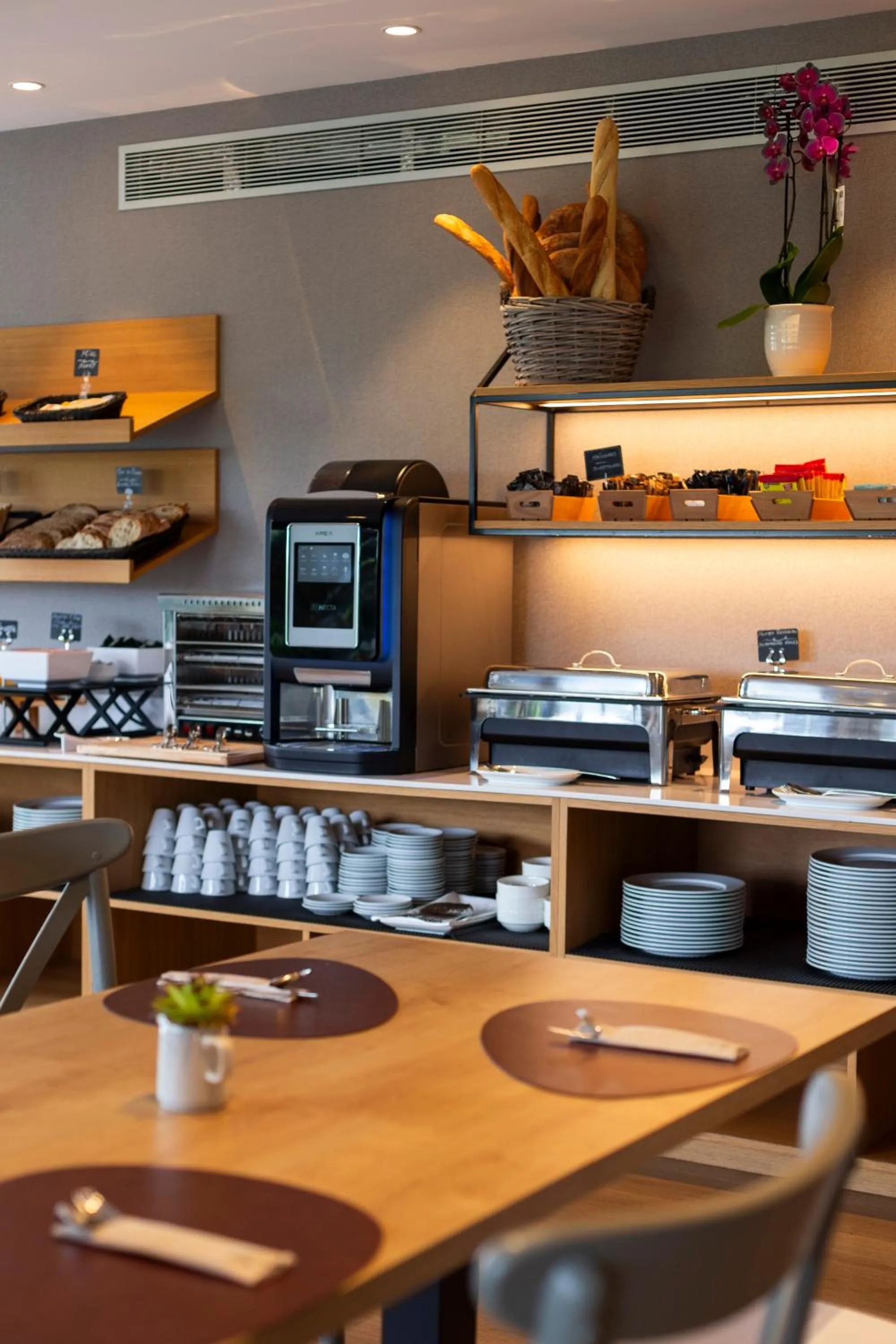 Buffet breakfast in Hotel Santiago Apóstol