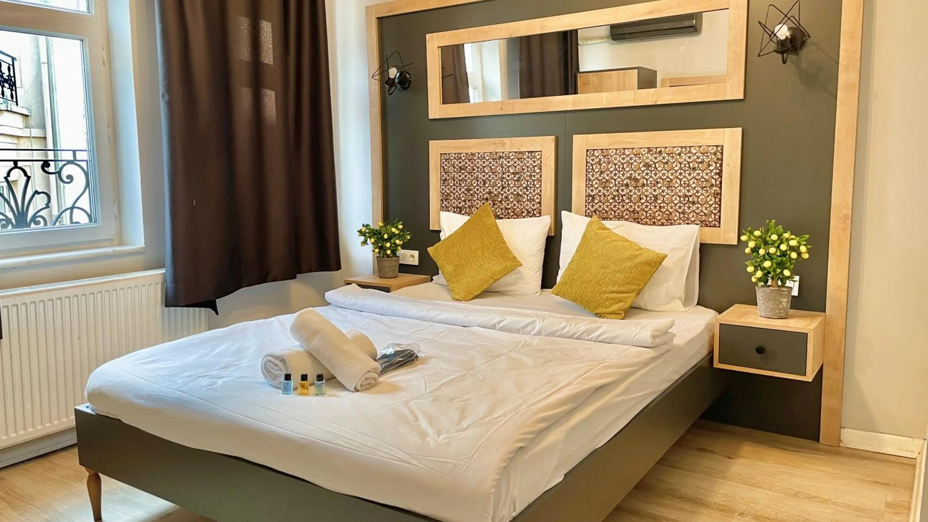 HOTEL THE NEOM SUITES