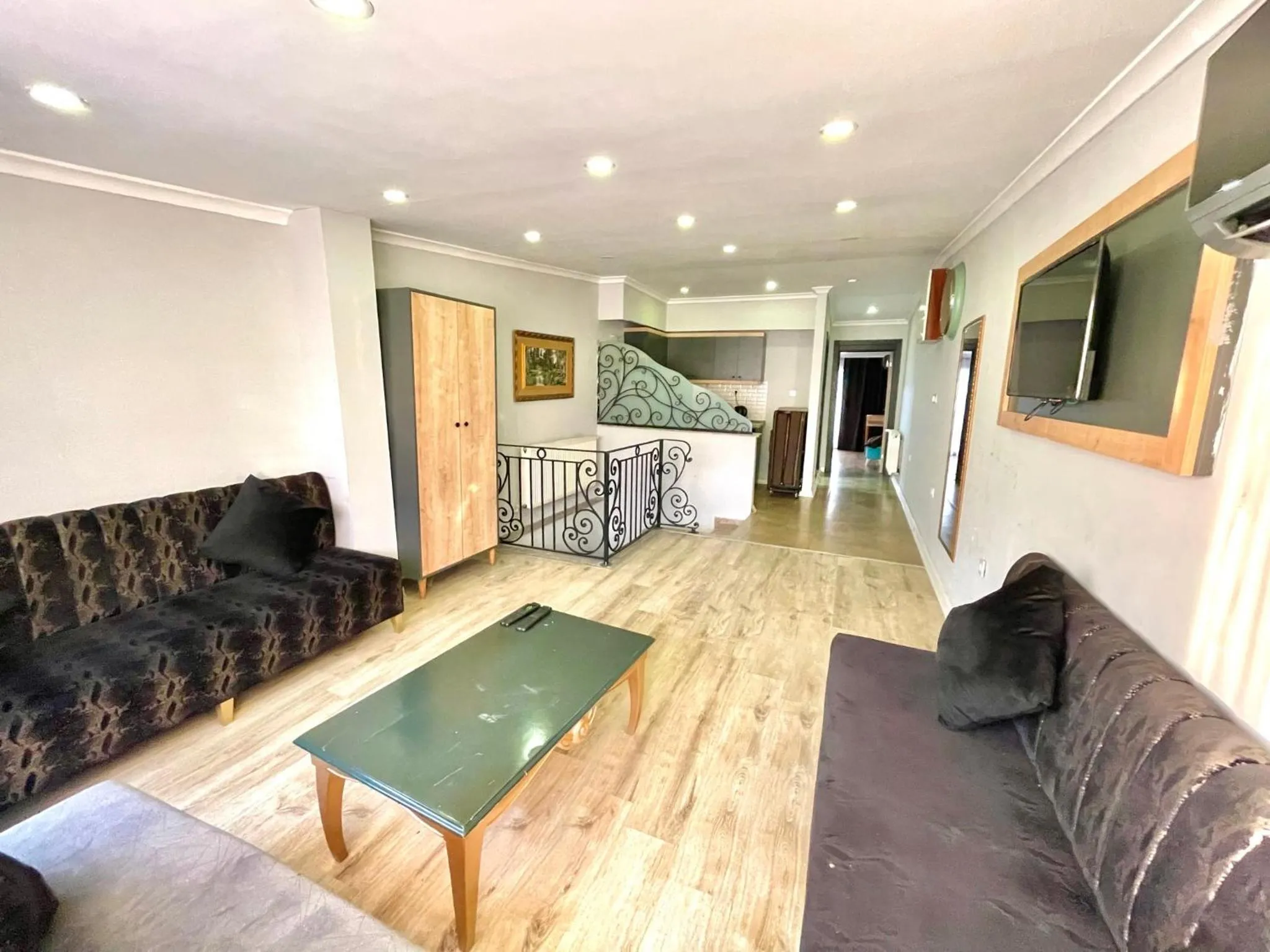 HOTEL THE NEOM SUITES