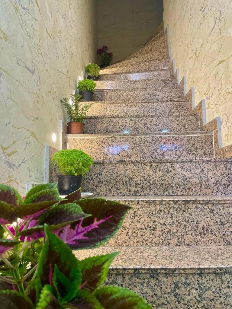 HOTEL THE NEOM SUITES