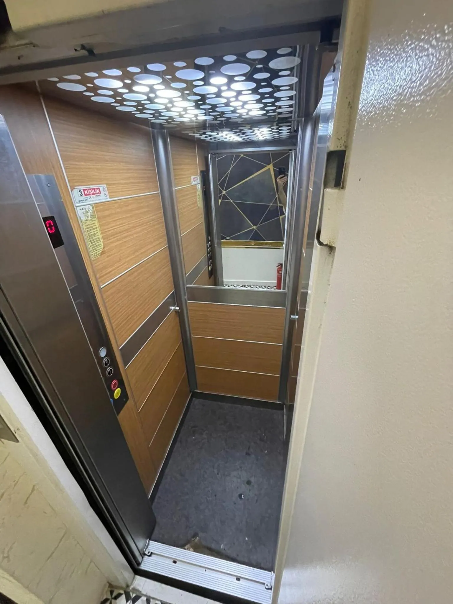 HOTEL THE NEOM SUITES