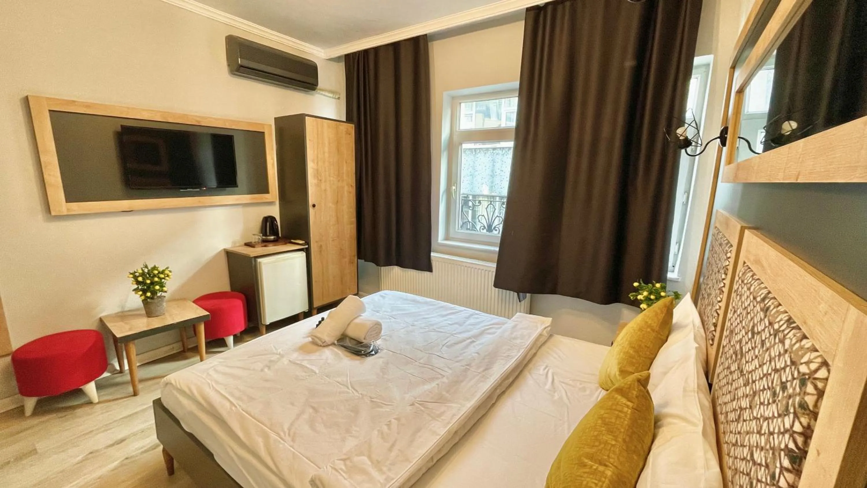 HOTEL THE NEOM SUITES