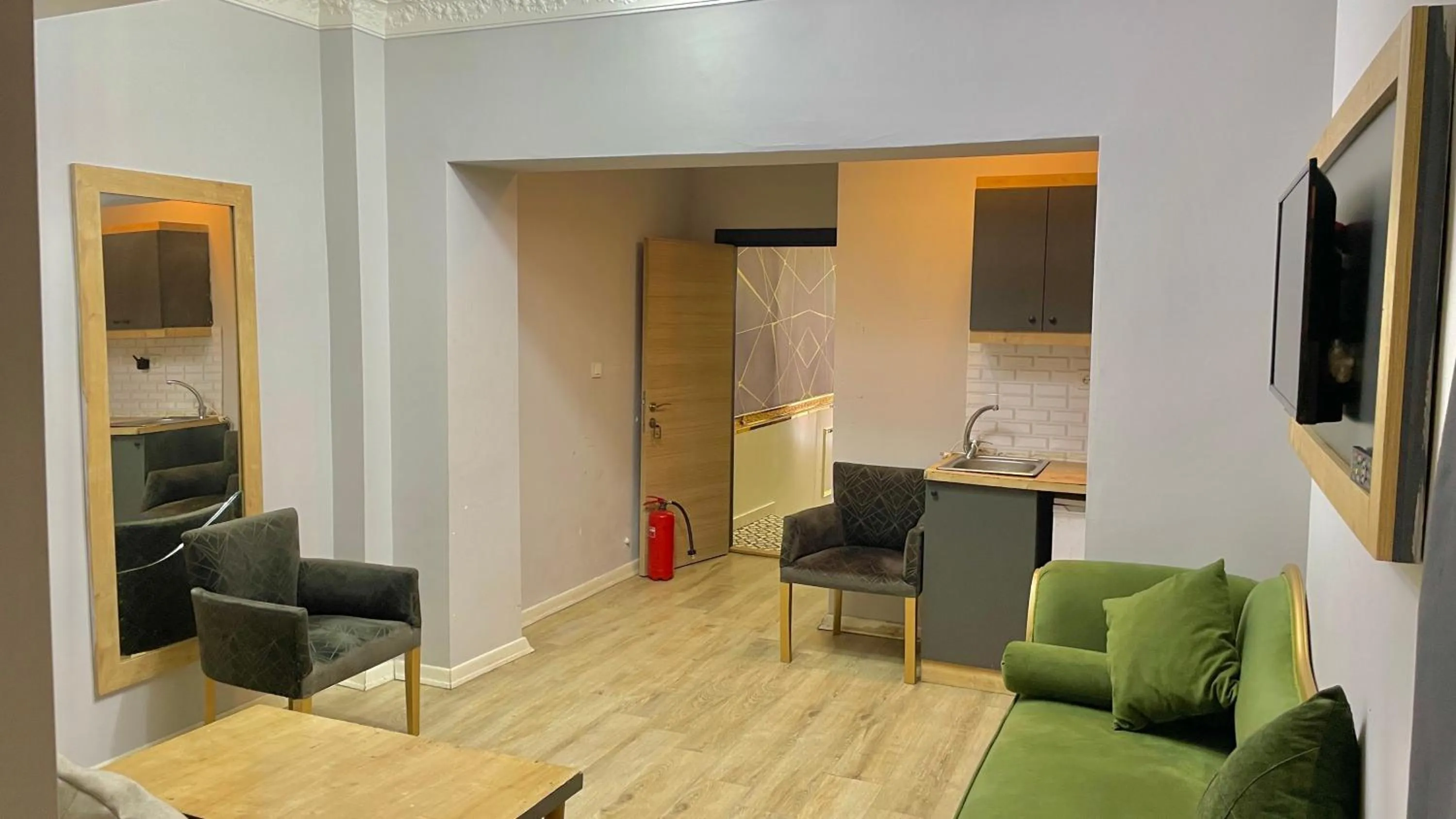 Communal lounge/ TV room in HOTEL THE NEOM SUITES