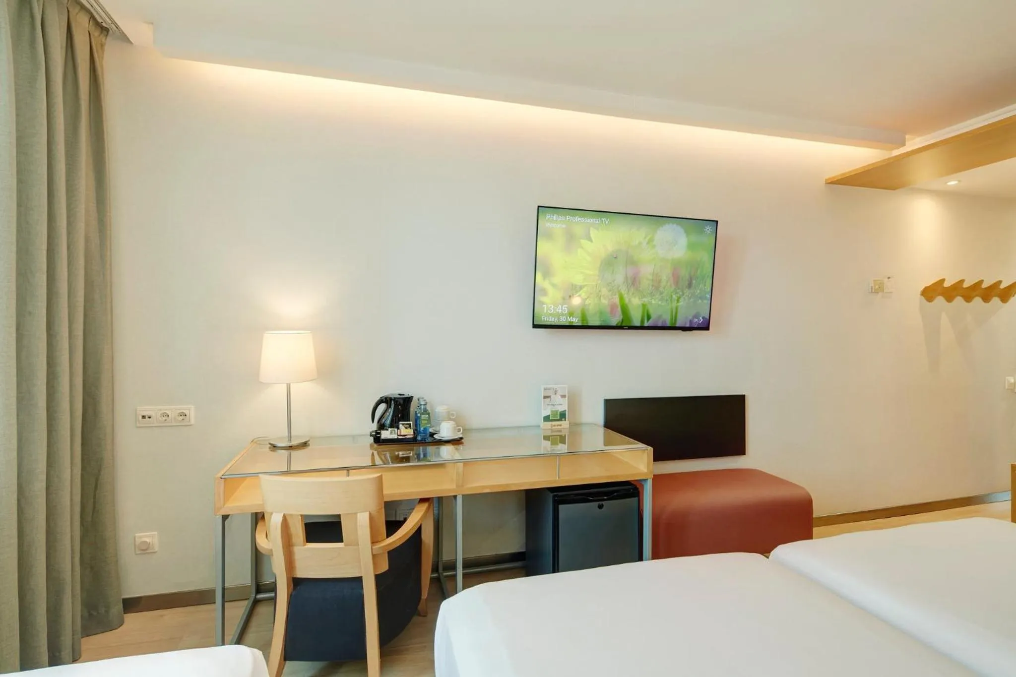 Photo of the whole room, Bed in Sercotel Caspe