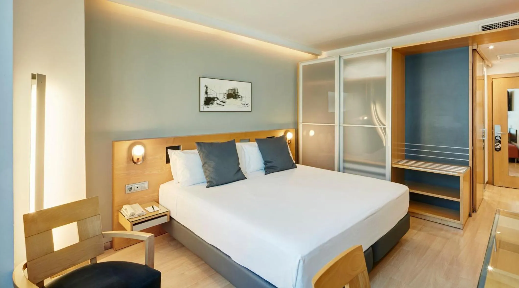 Photo of the whole room, Bed in Sercotel Caspe
