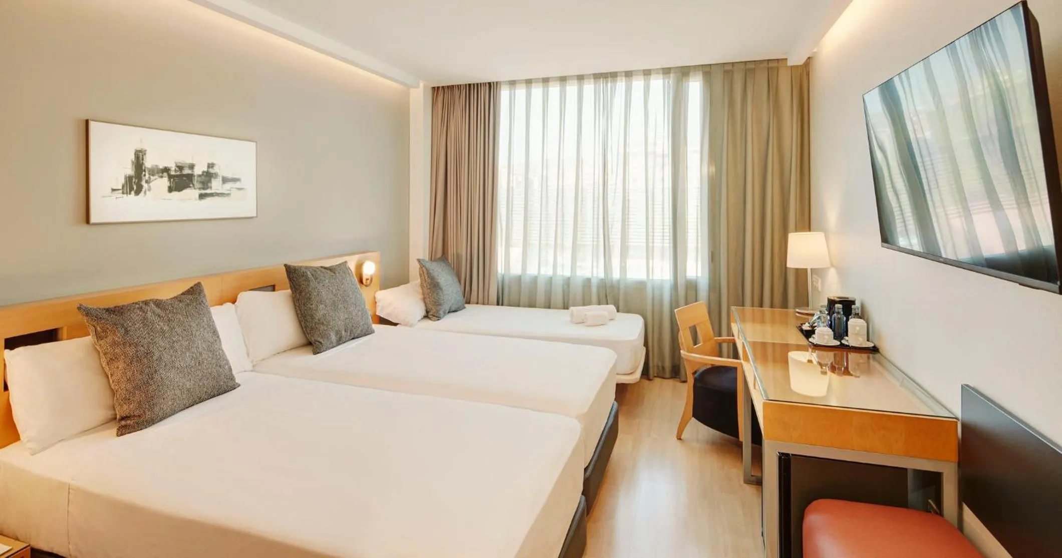 Photo of the whole room, Bed in Sercotel Caspe