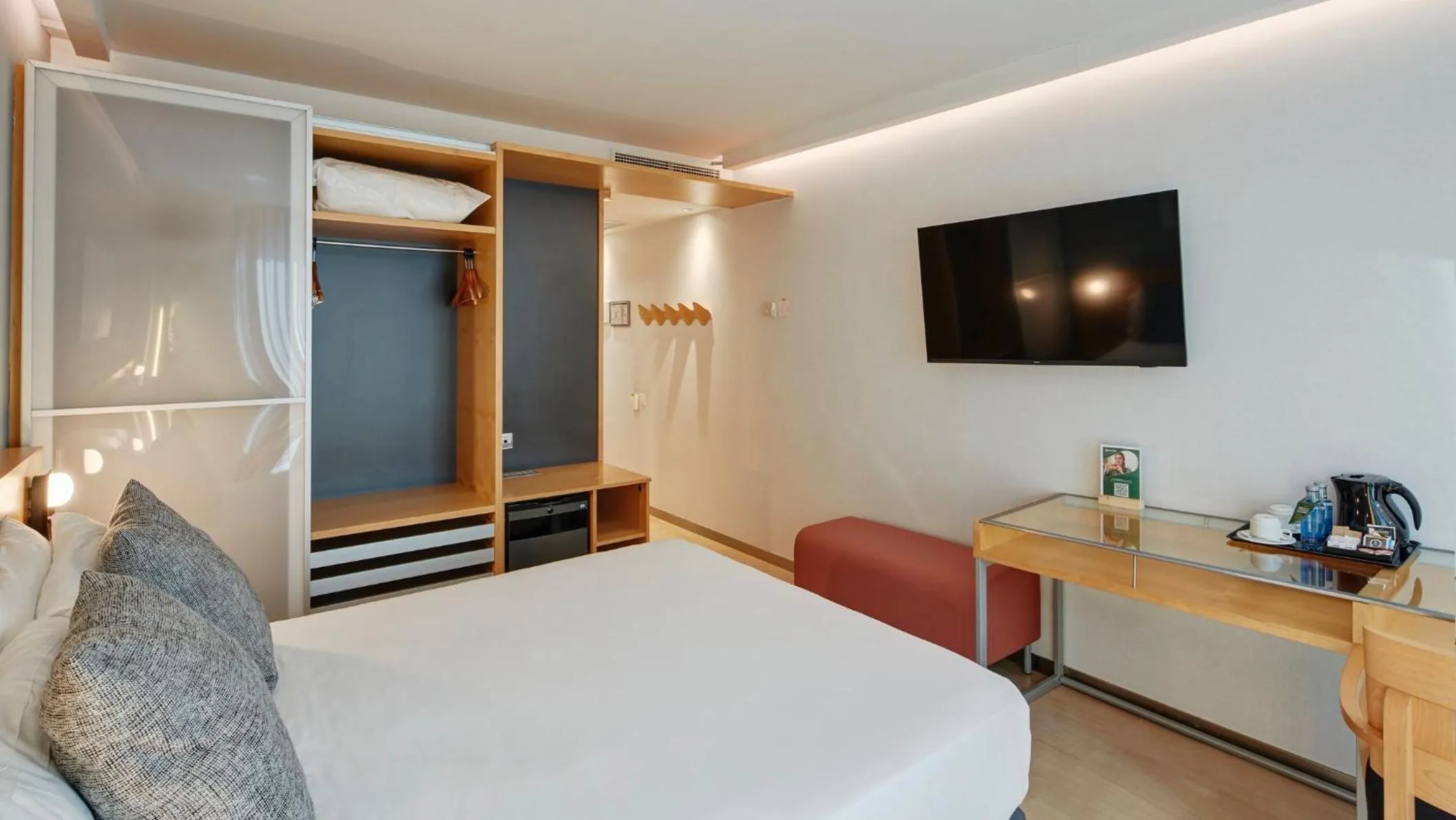 Photo of the whole room, Bed in Sercotel Caspe