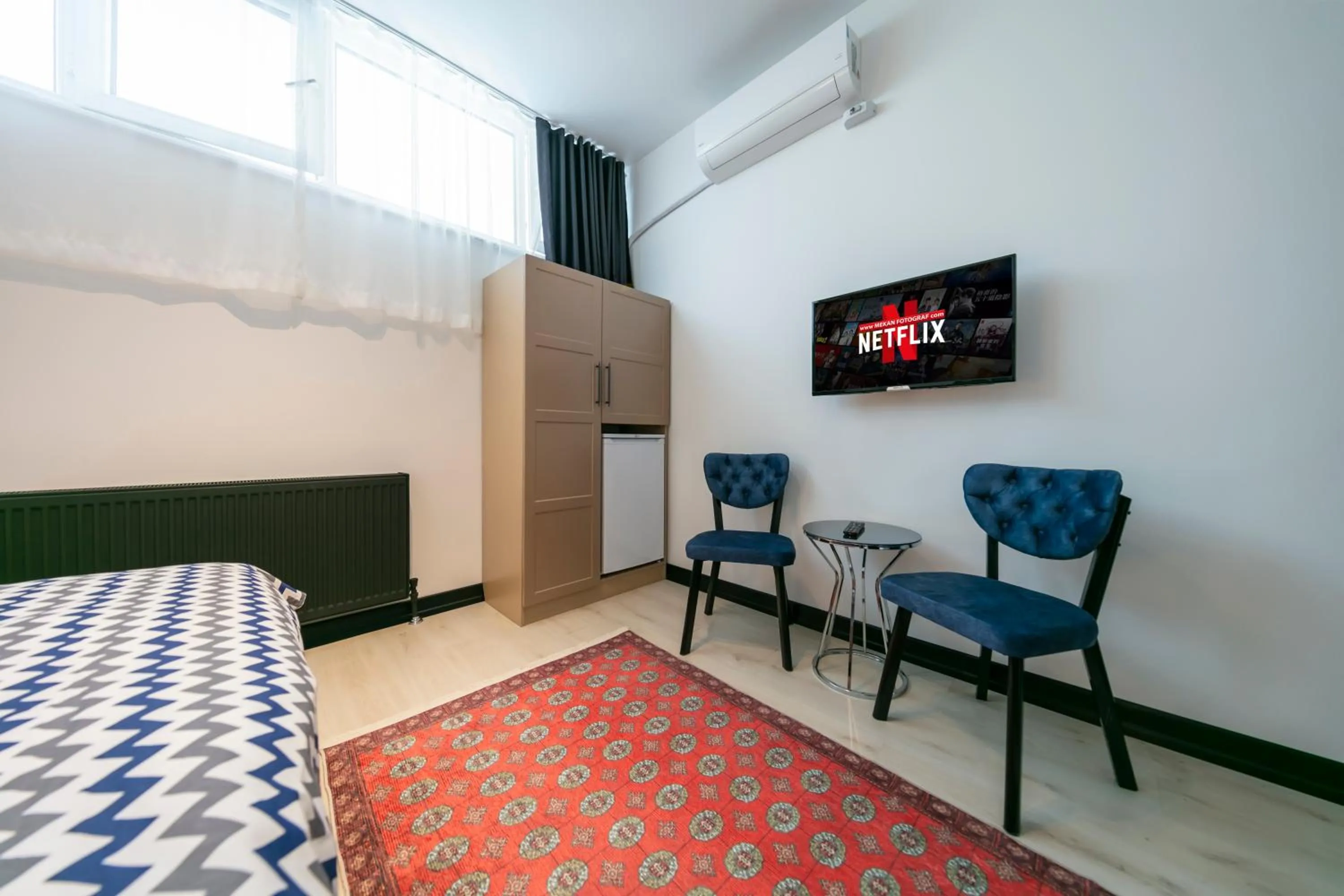 Photo of the whole room, Bed in Hexa Suites Hotel