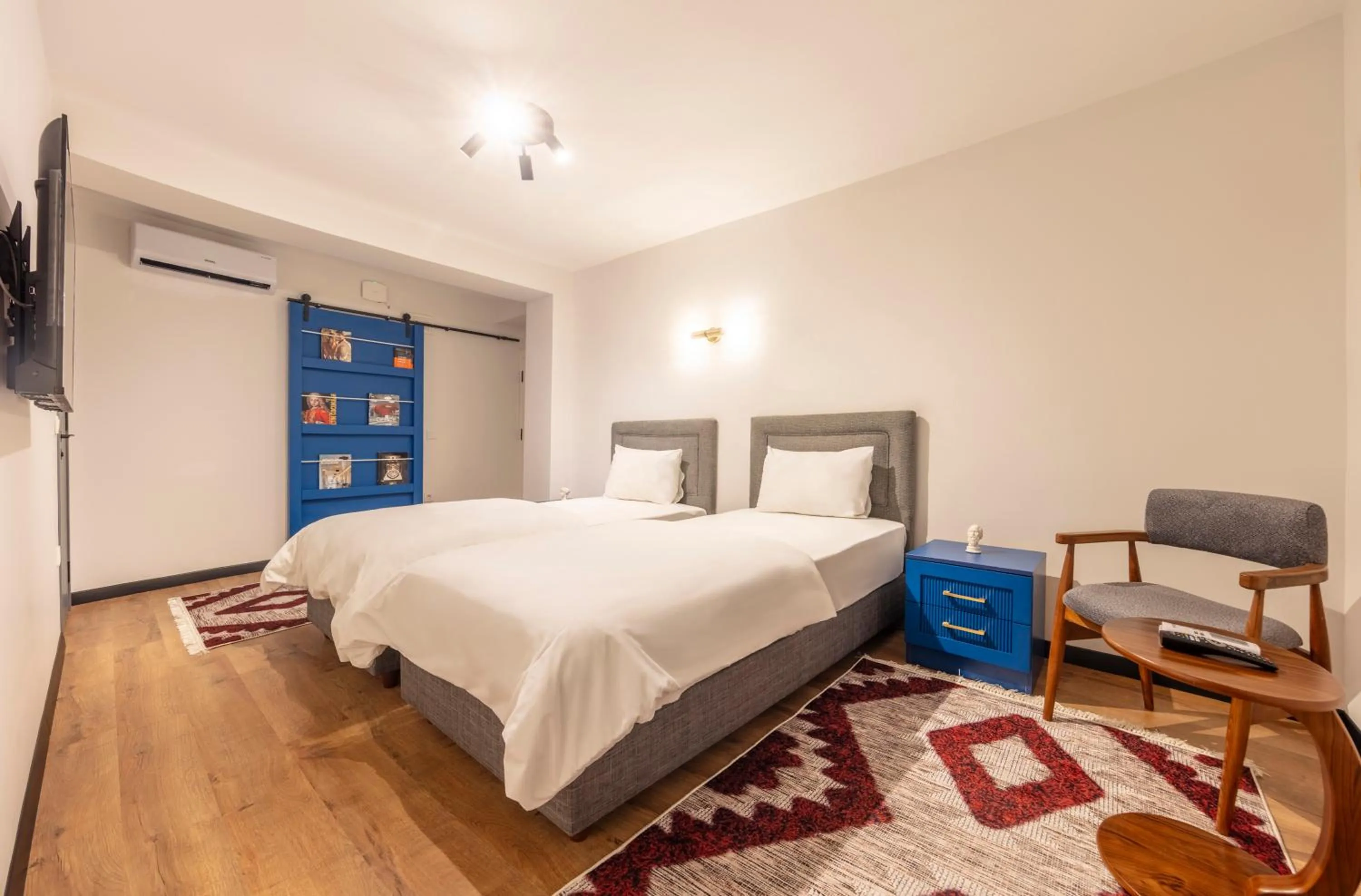 Photo of the whole room, Bed in Hexa Suites Hotel