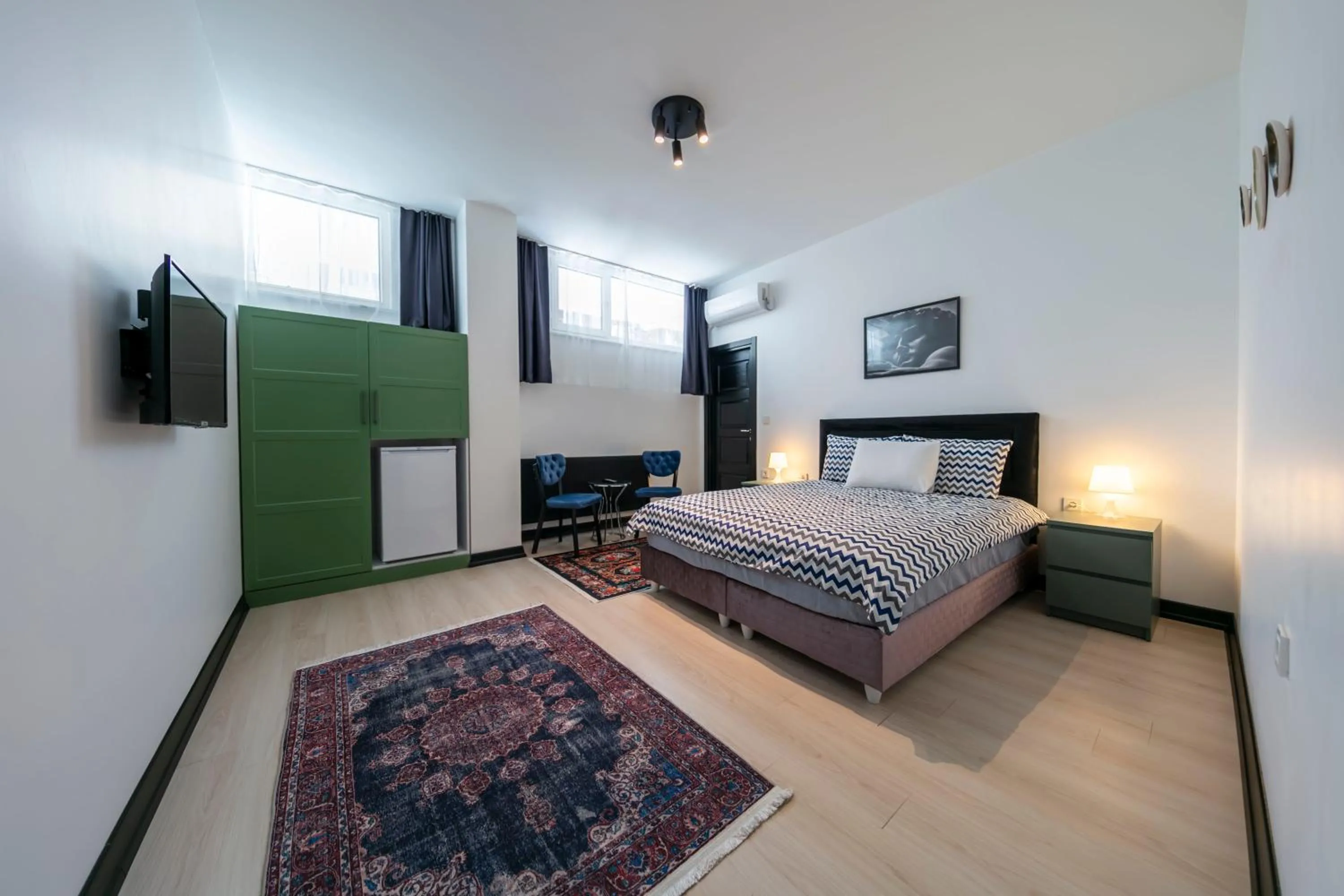 Photo of the whole room, Bed in Hexa Suites Hotel