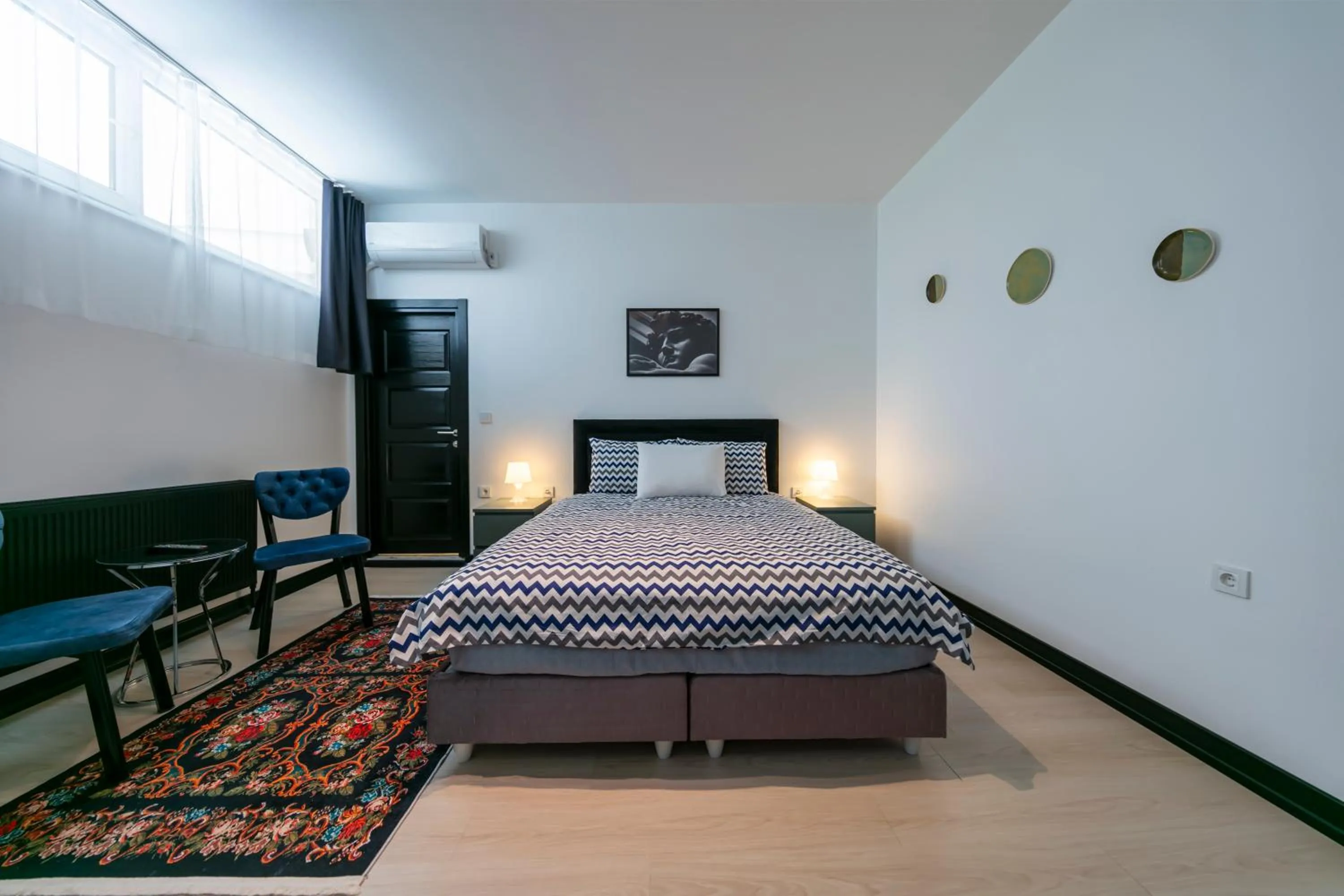 Photo of the whole room, Bed in Hexa Suites Hotel