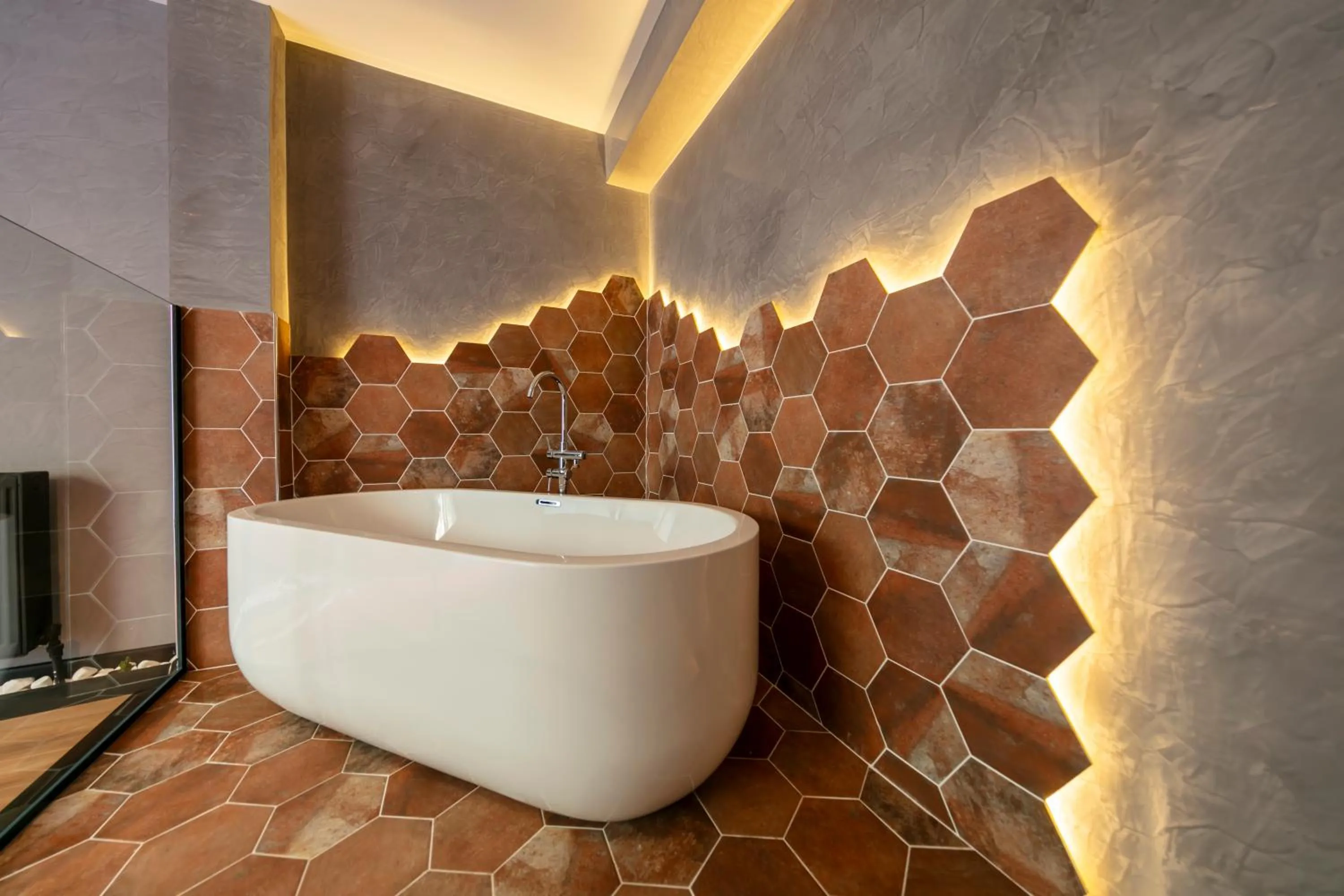 Bath in Hexa Suites Hotel