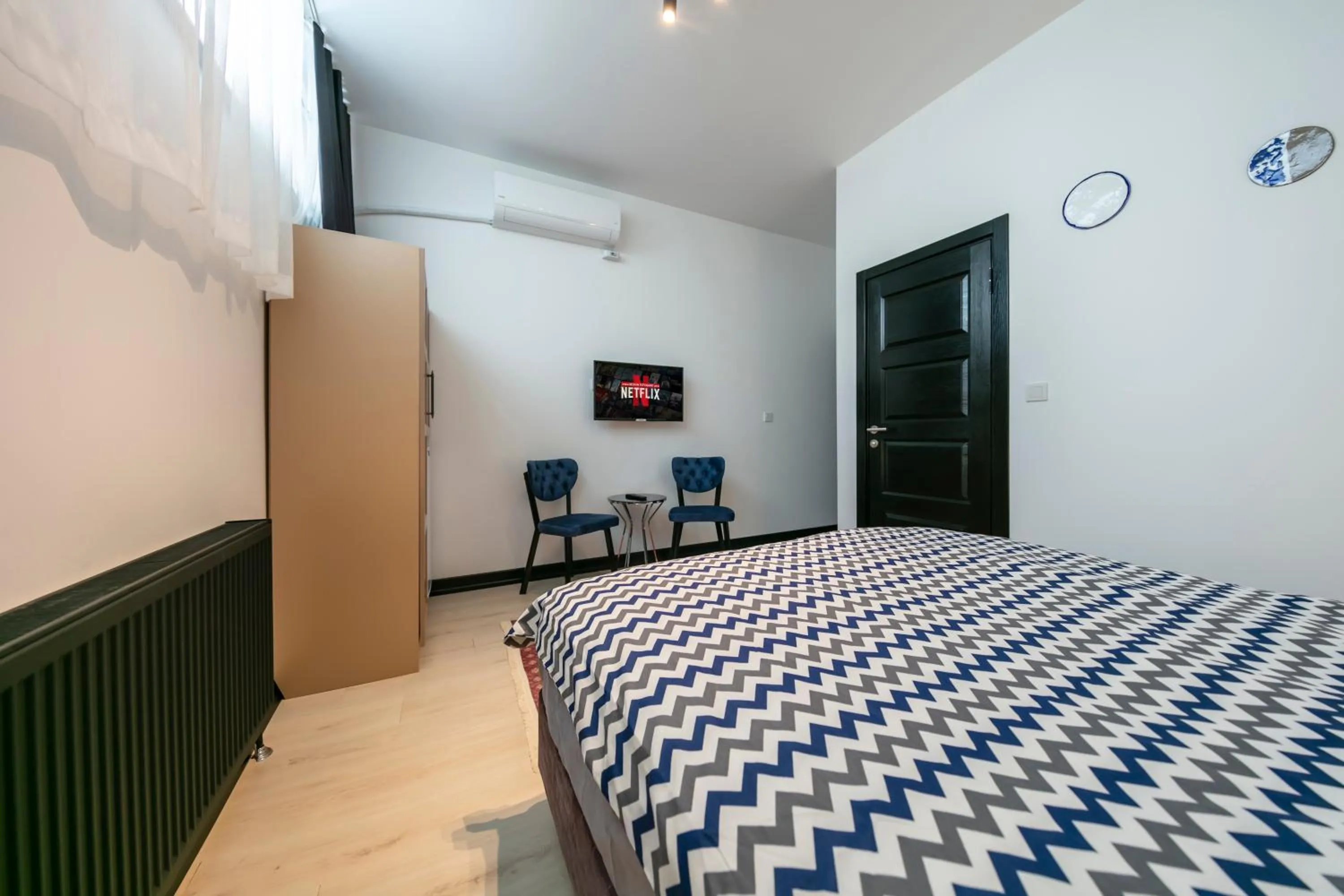 Photo of the whole room, Bed in Hexa Suites Hotel