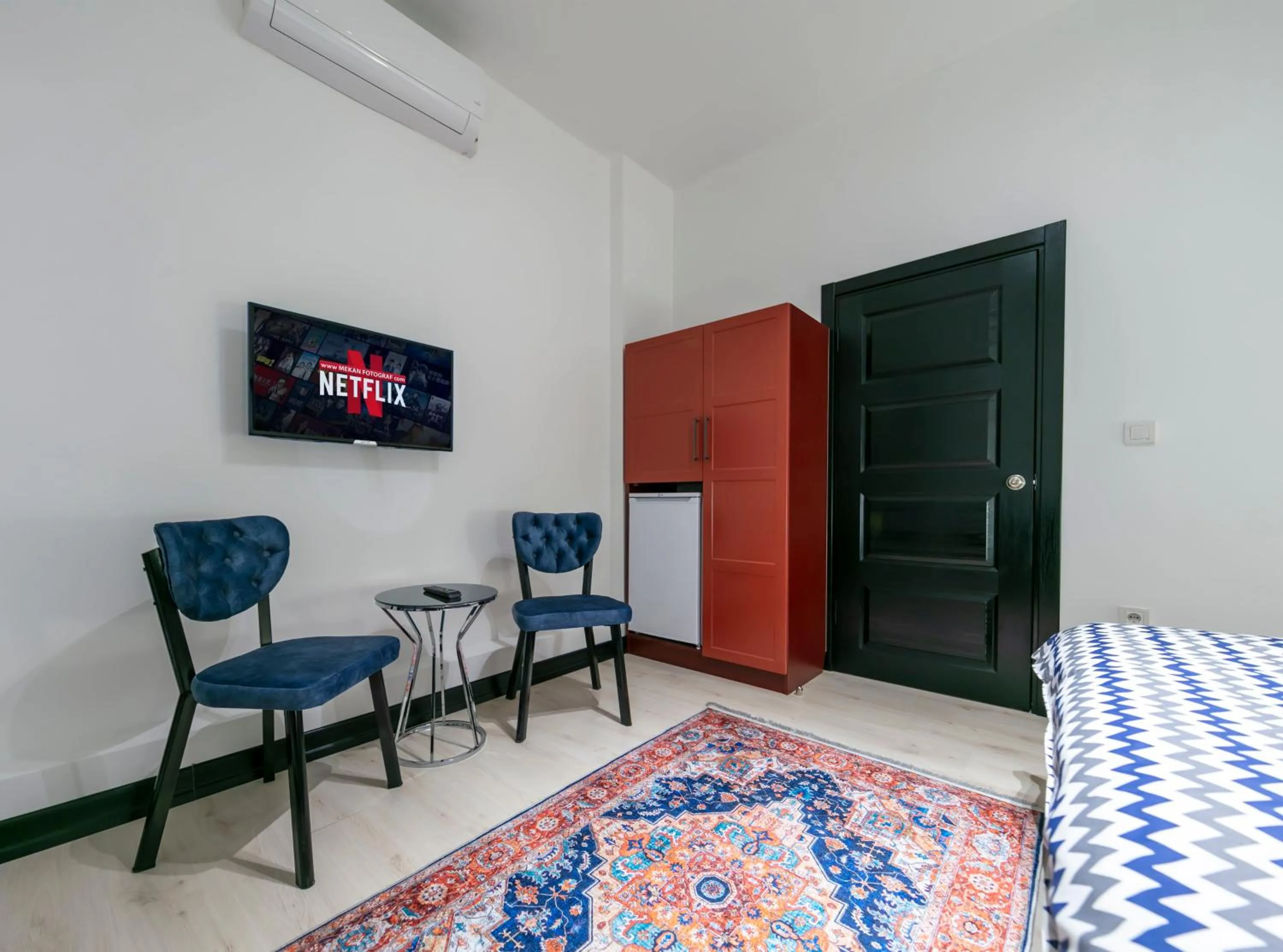 Photo of the whole room, Bed in Hexa Suites Hotel