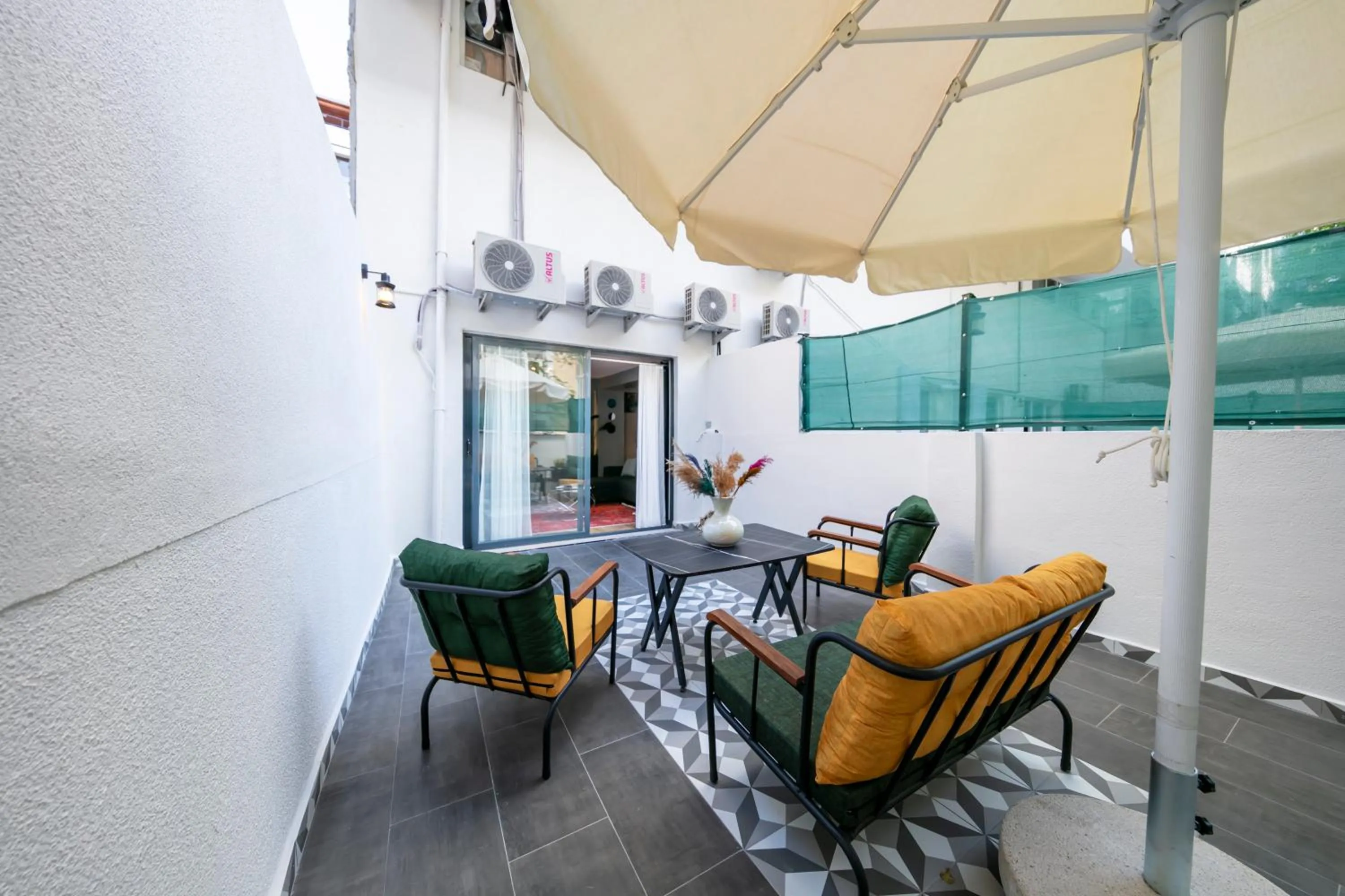 Garden in Hexa Suites Hotel