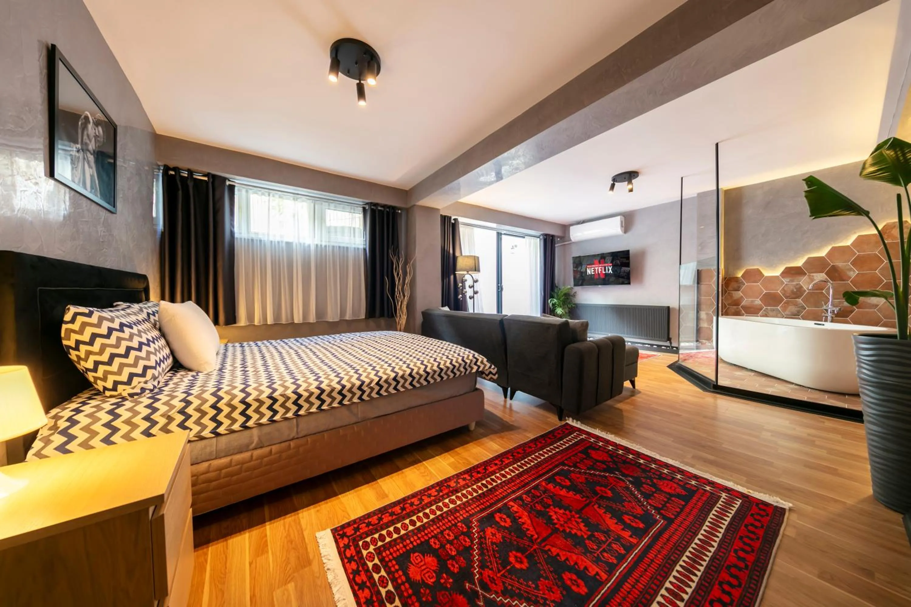 Photo of the whole room, Bed in Hexa Suites Hotel