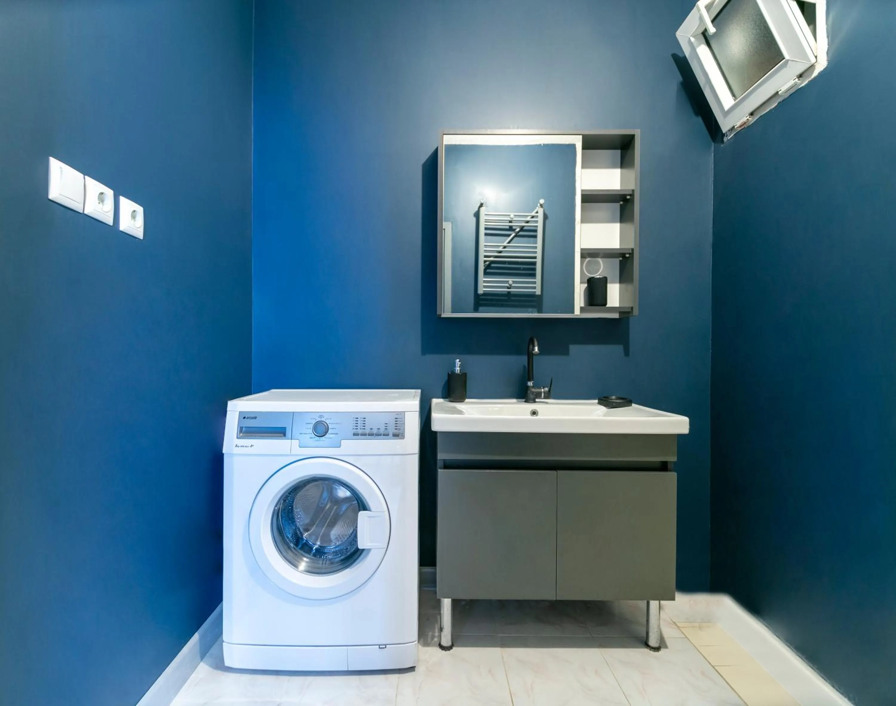 Toilet in Hexa Suites Hotel