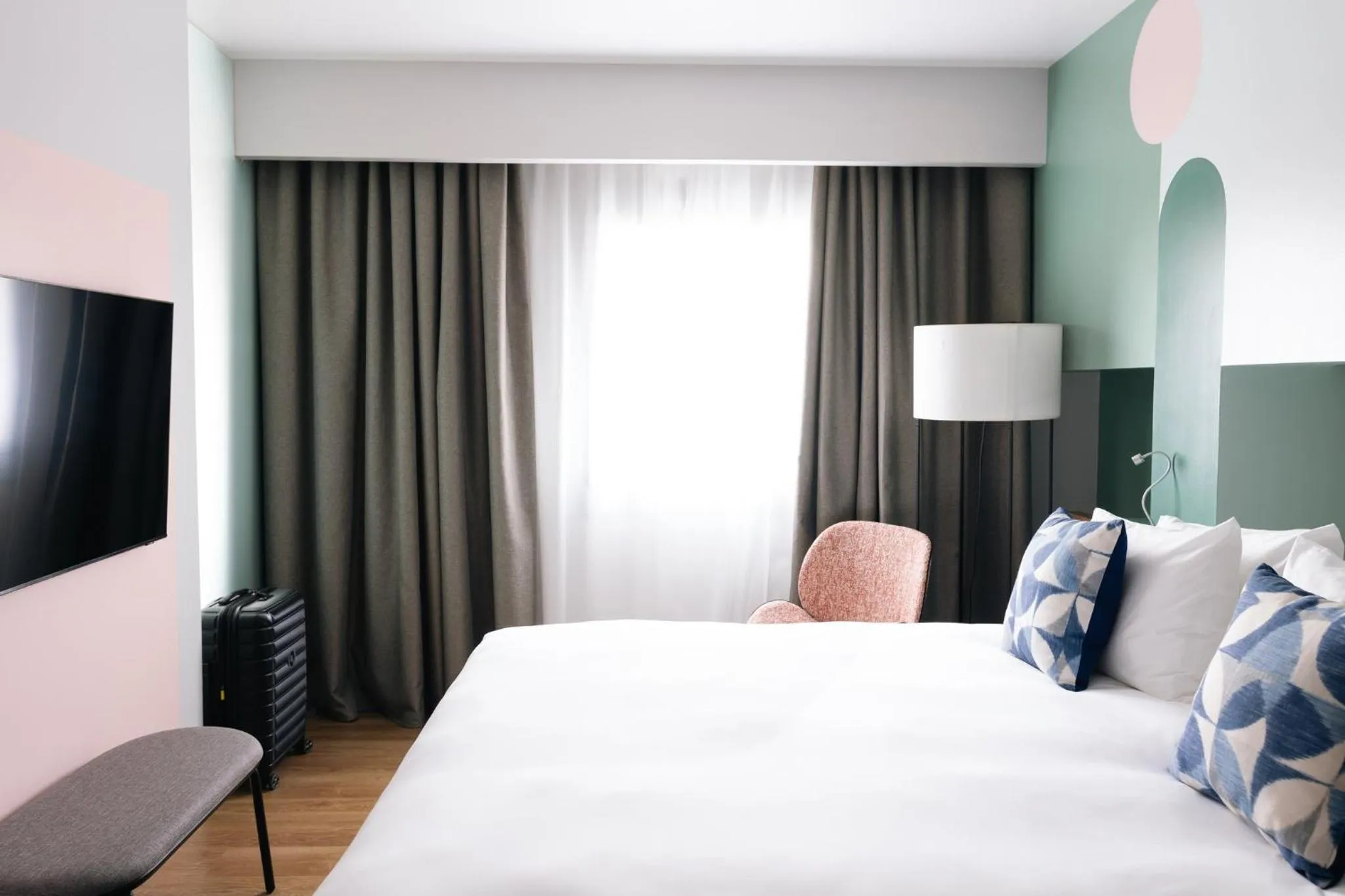 Photo of the whole room, Bed in voco Madrid Retiro by IHG