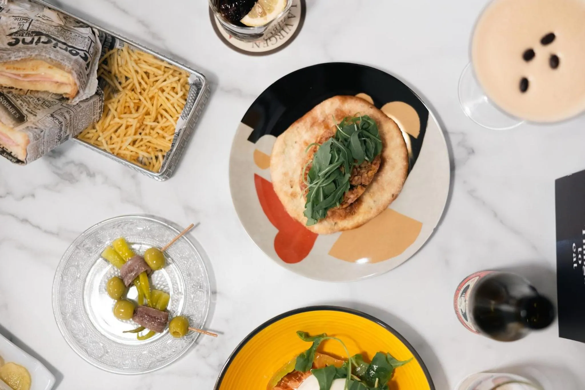 Lounge or bar in voco Madrid Retiro by IHG