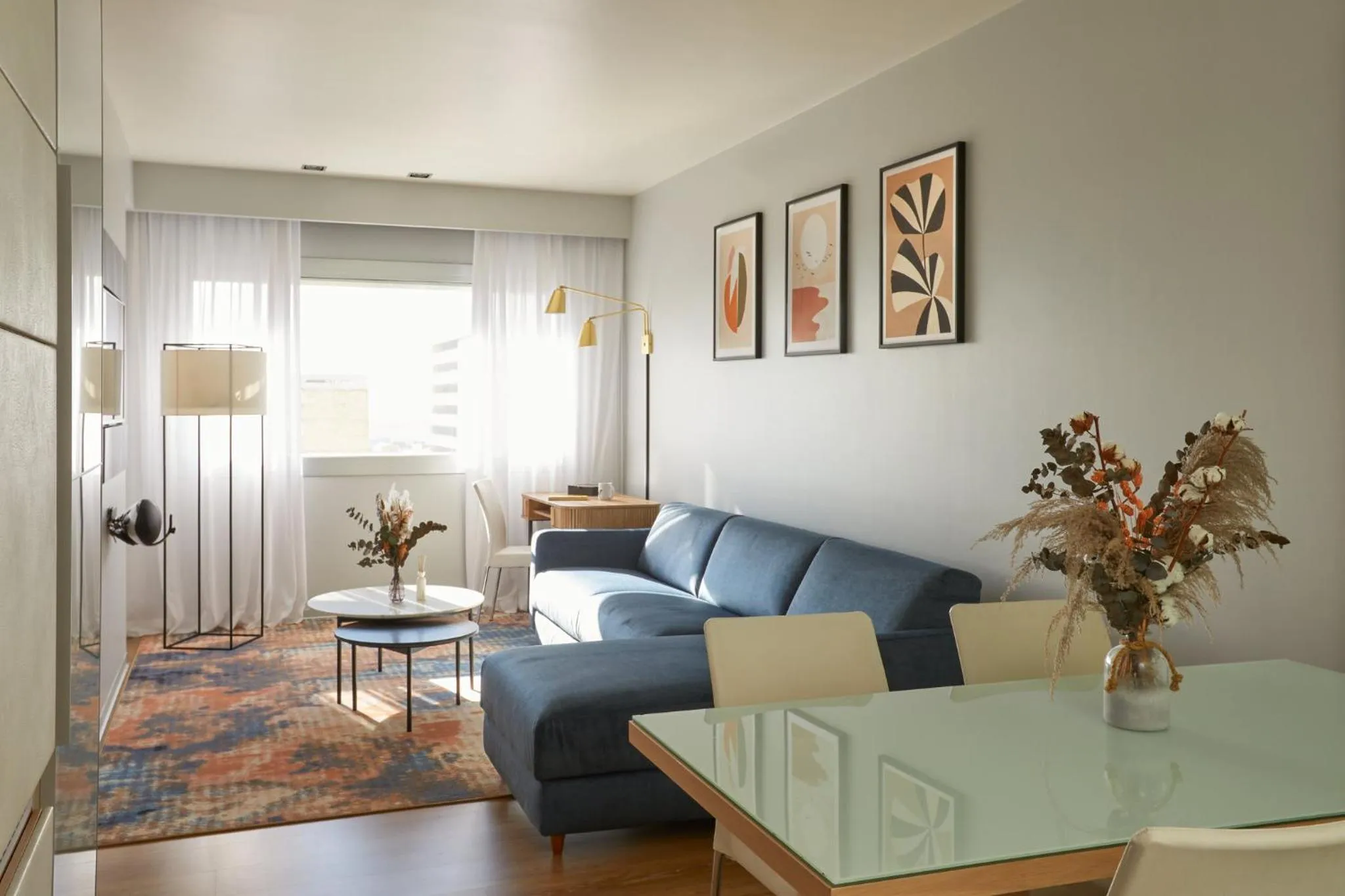 Photo of the whole room in voco Madrid Retiro by IHG