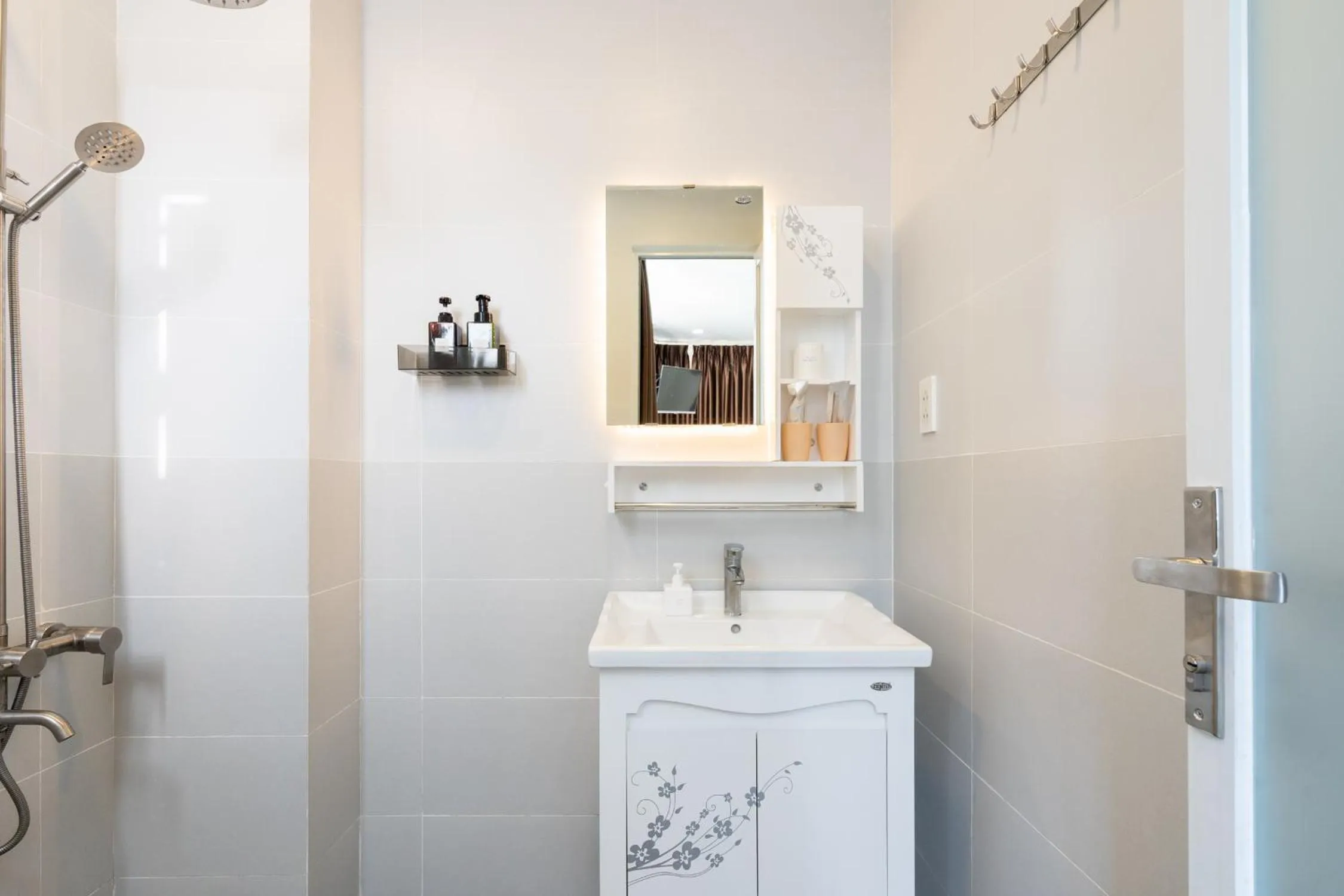 Shower in Ekomo Home 102 - Central Saigon