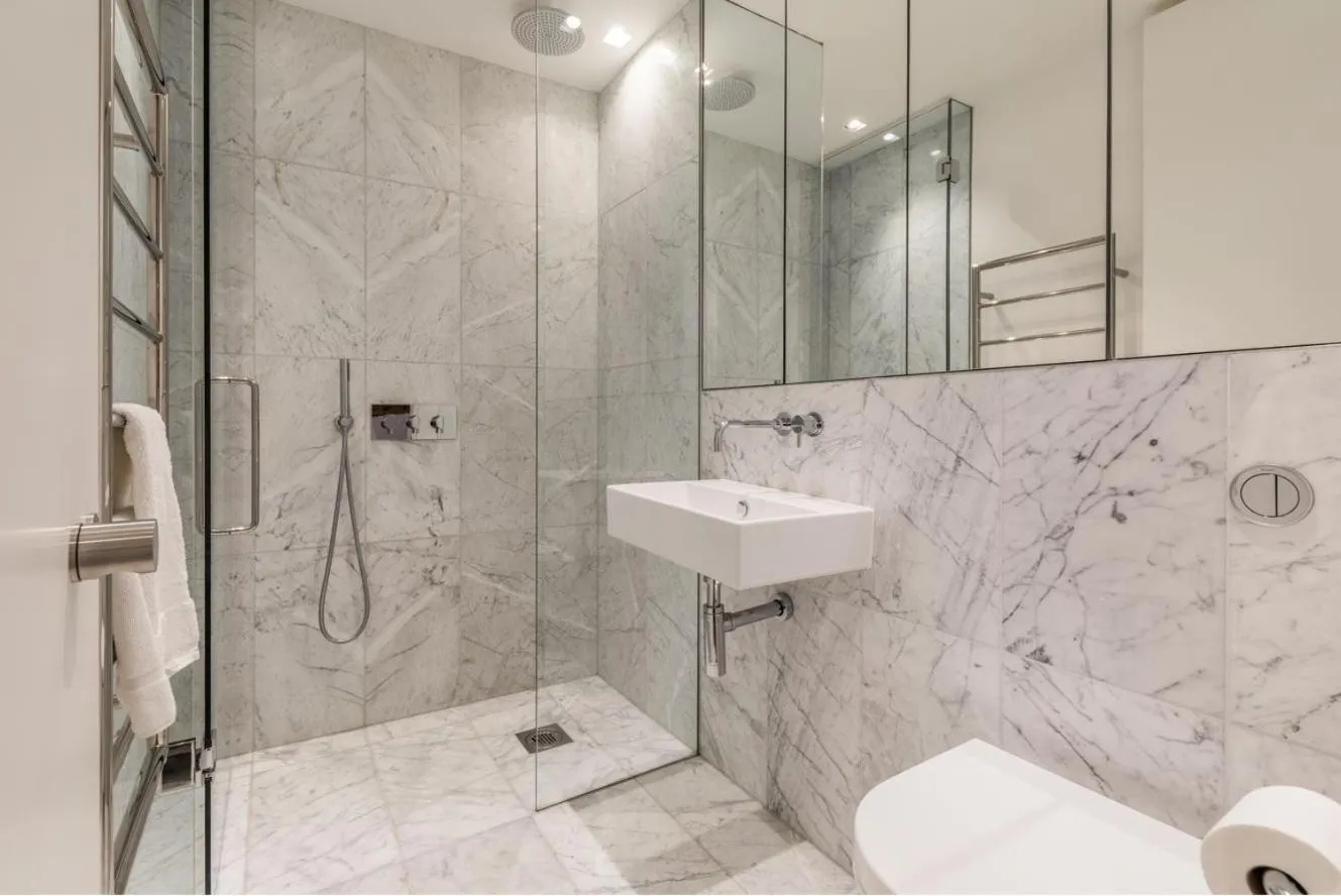 Shower in Synergy The Strand