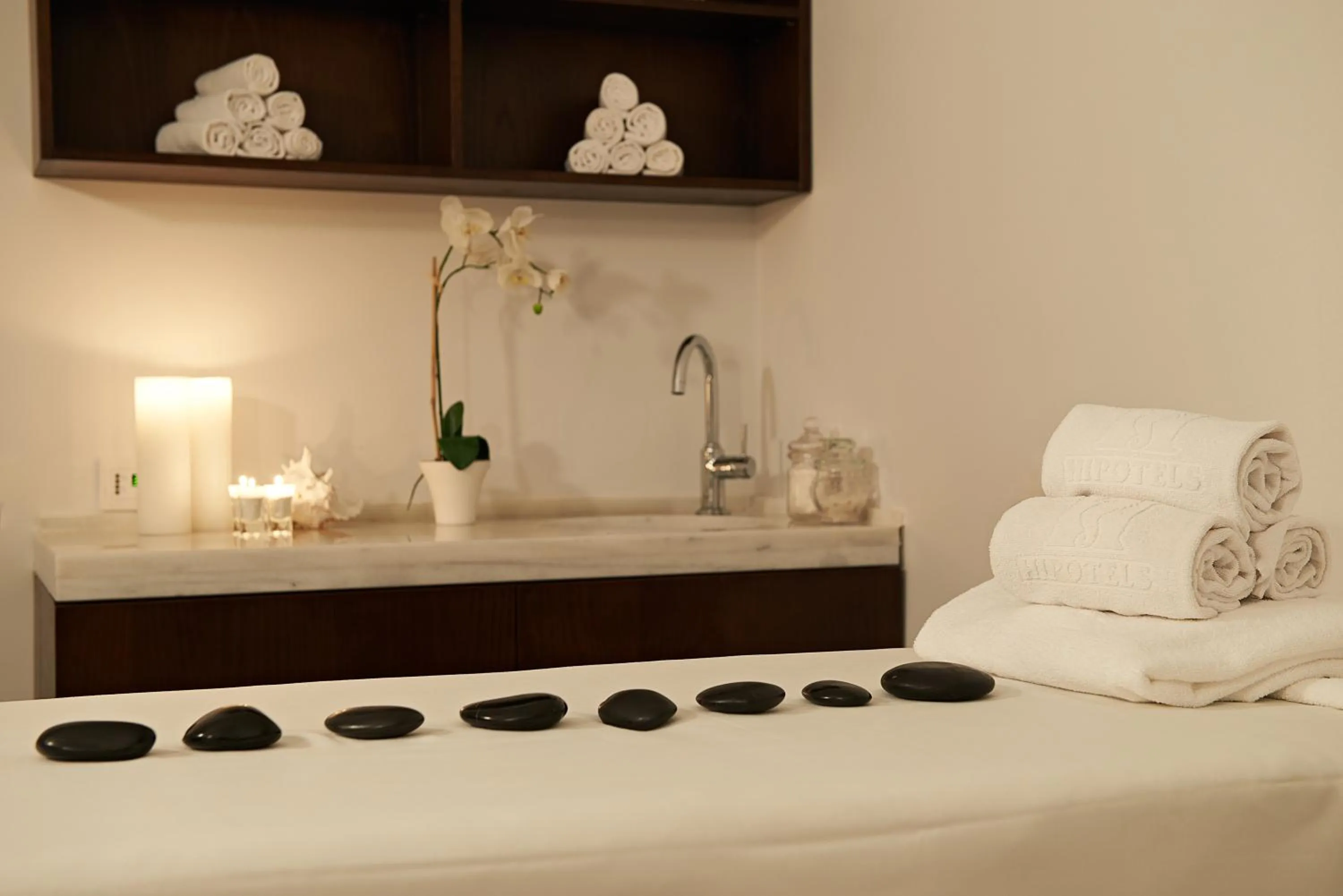 Massage, Bed in Hipotels Eurotel Punta Rotja Spa-Golf