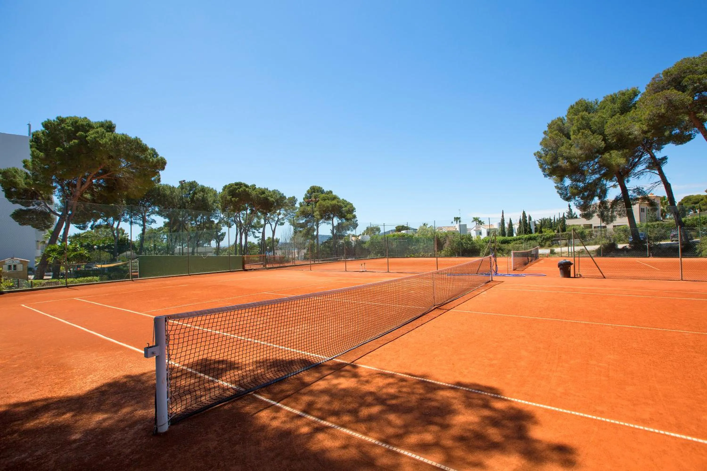 Tennis court in Hipotels Eurotel Punta Rotja Spa-Golf