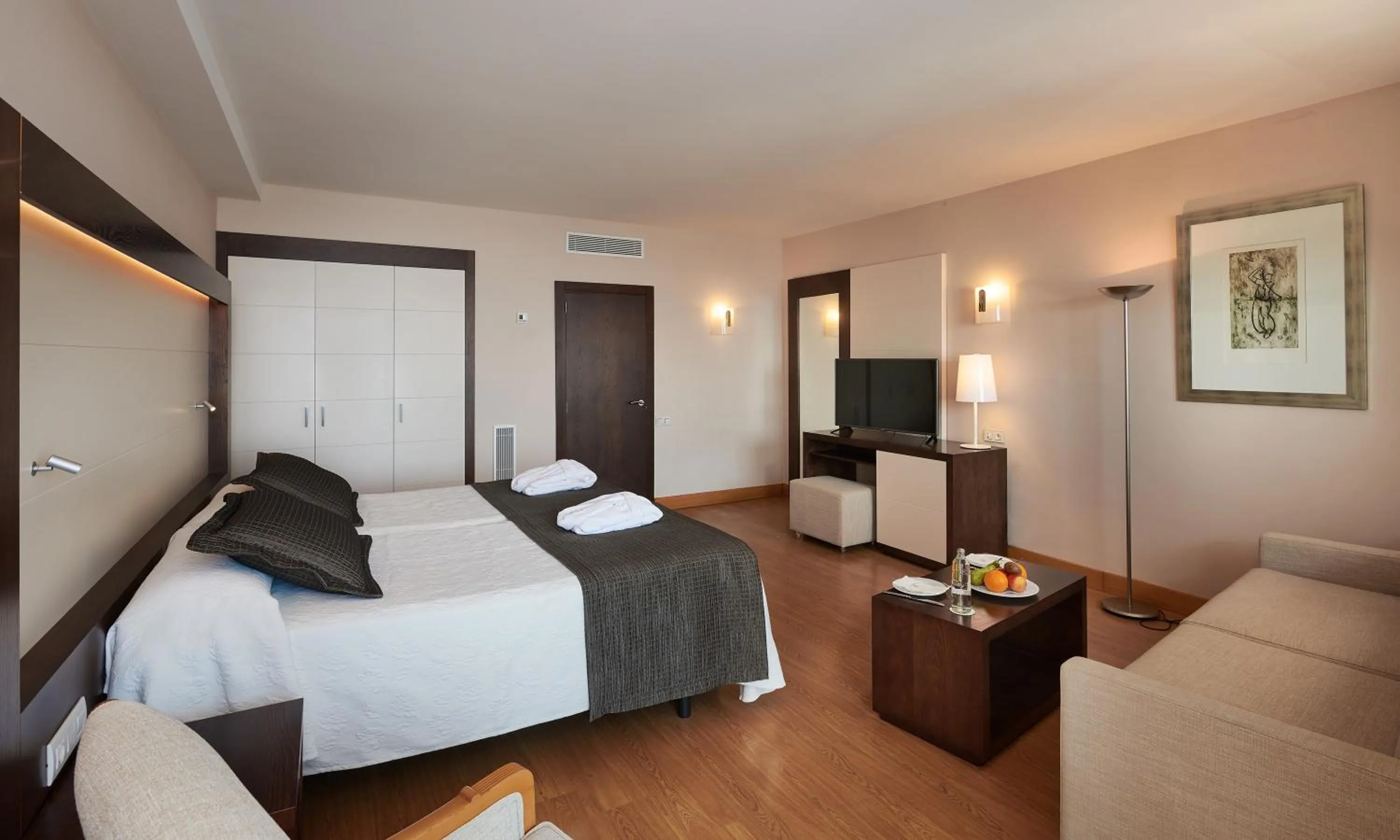 Bed in Hipotels Eurotel Punta Rotja Spa-Golf