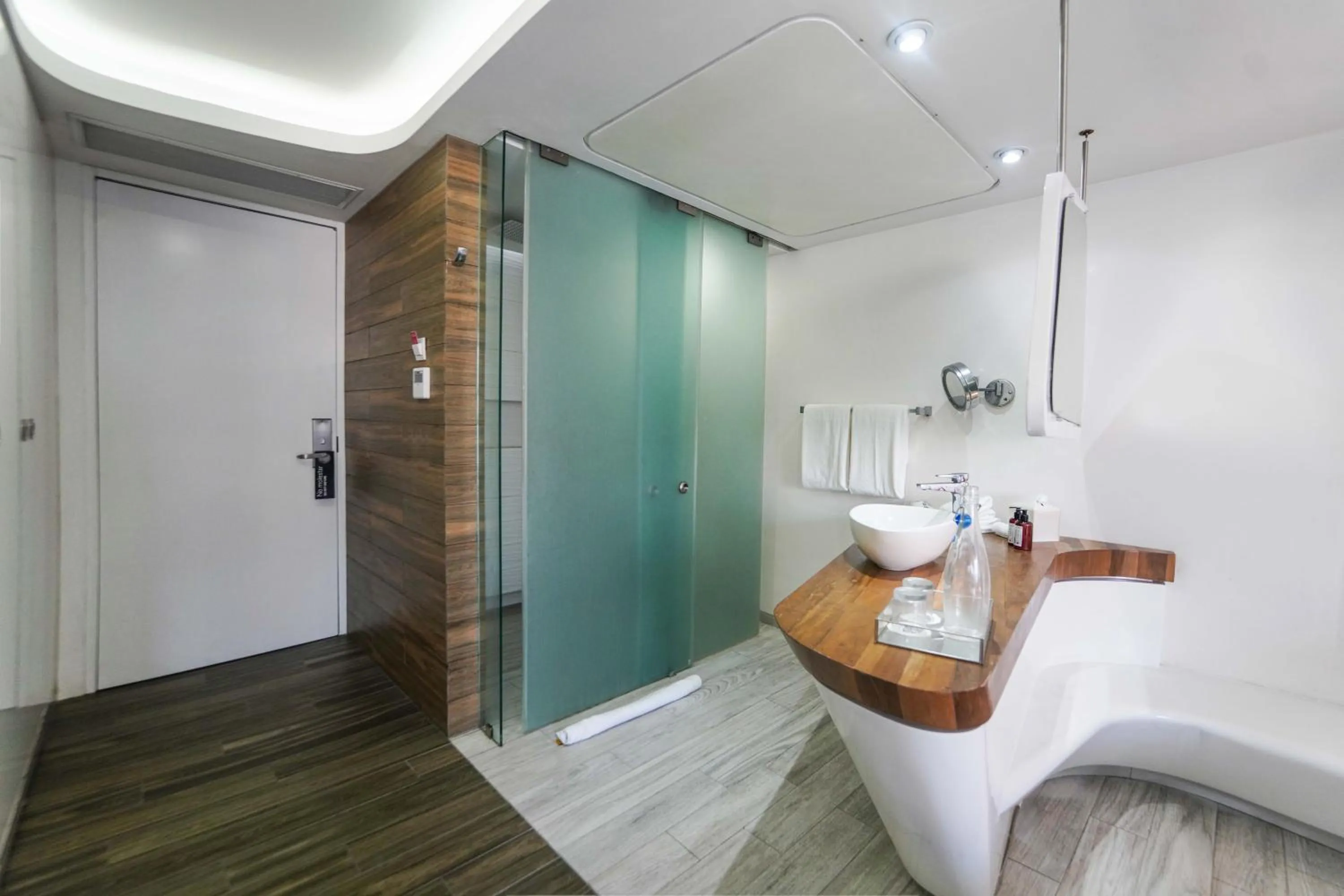 Bathroom, Bed in The Carmen Hotel - Ocean Front