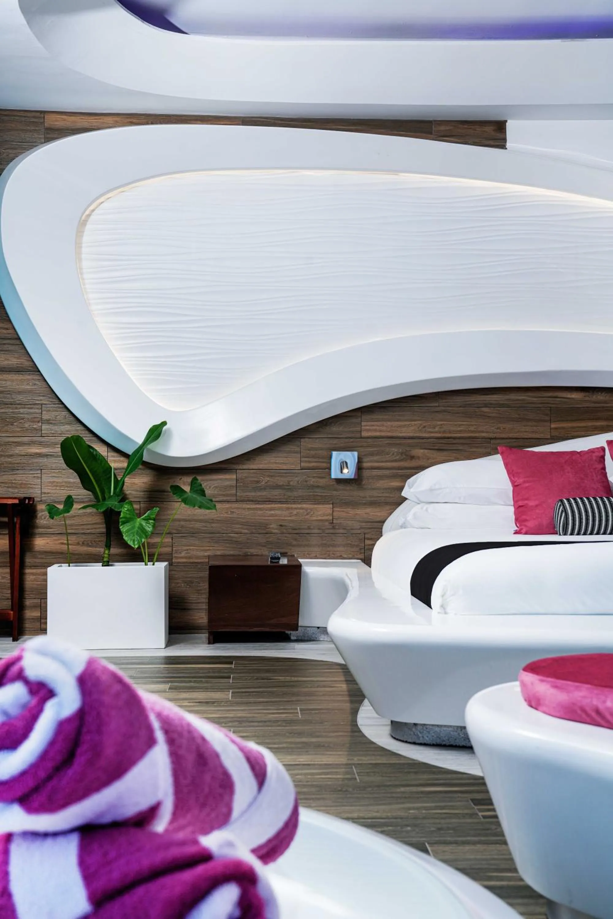 Bedroom, Bed in The Carmen Hotel - Ocean Front