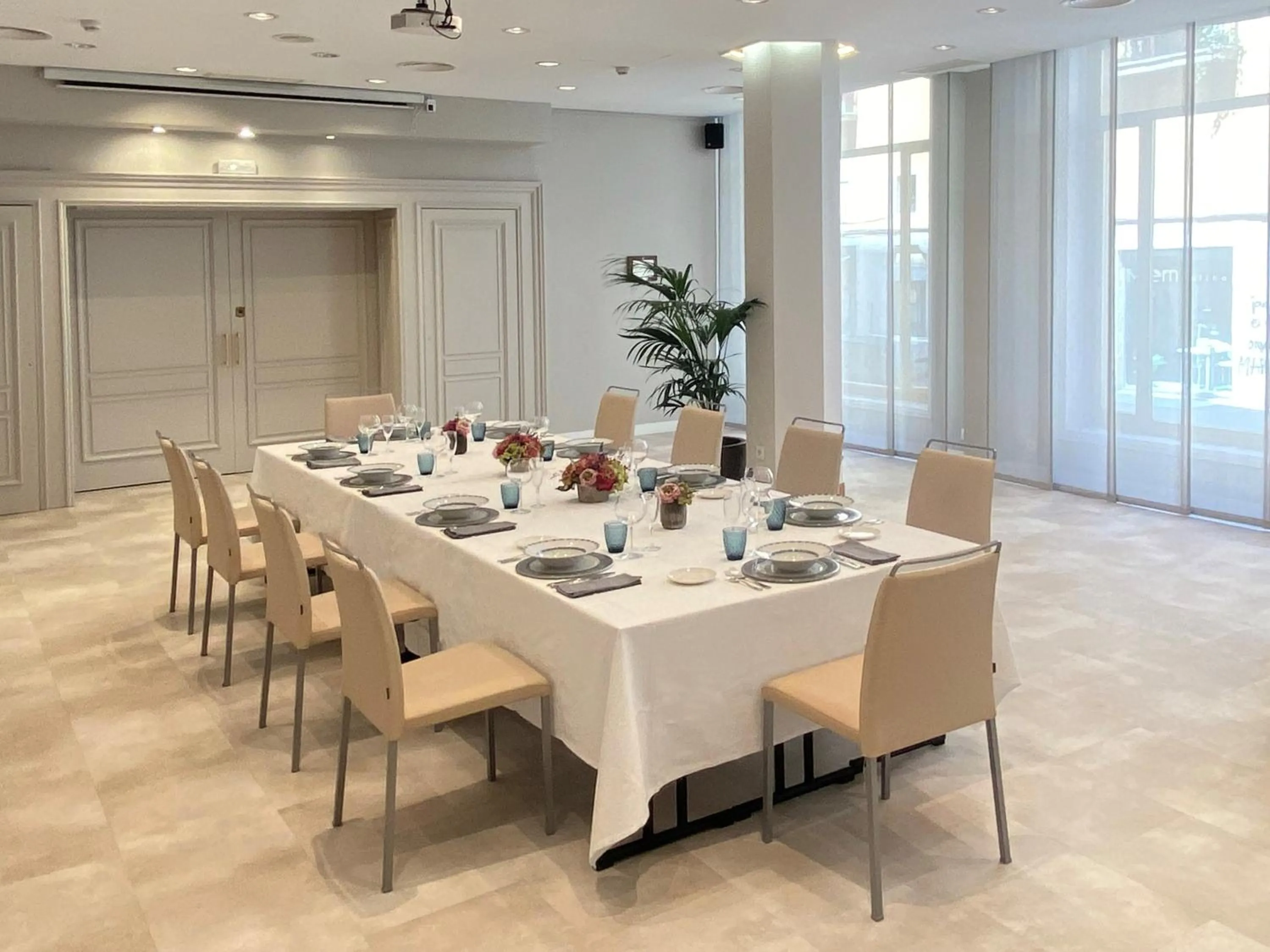 Meeting/conference room in Lamaro Hotel