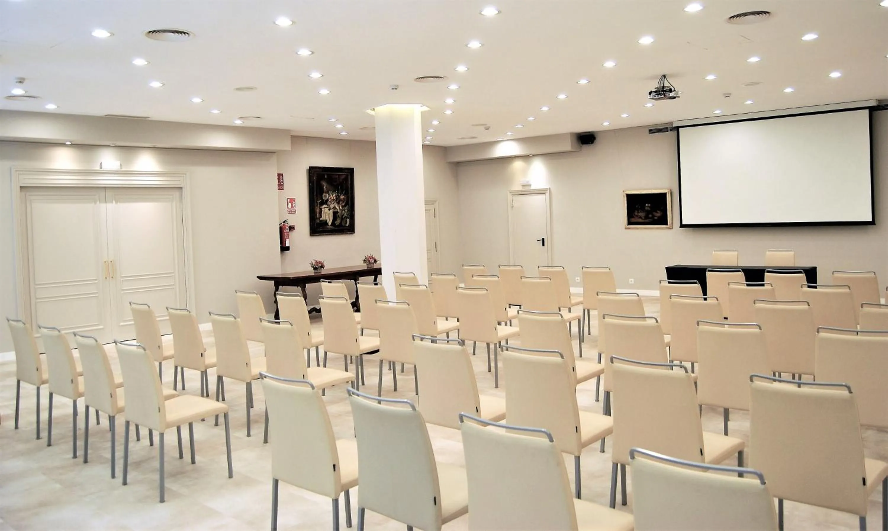 Meeting/conference room in Lamaro Hotel