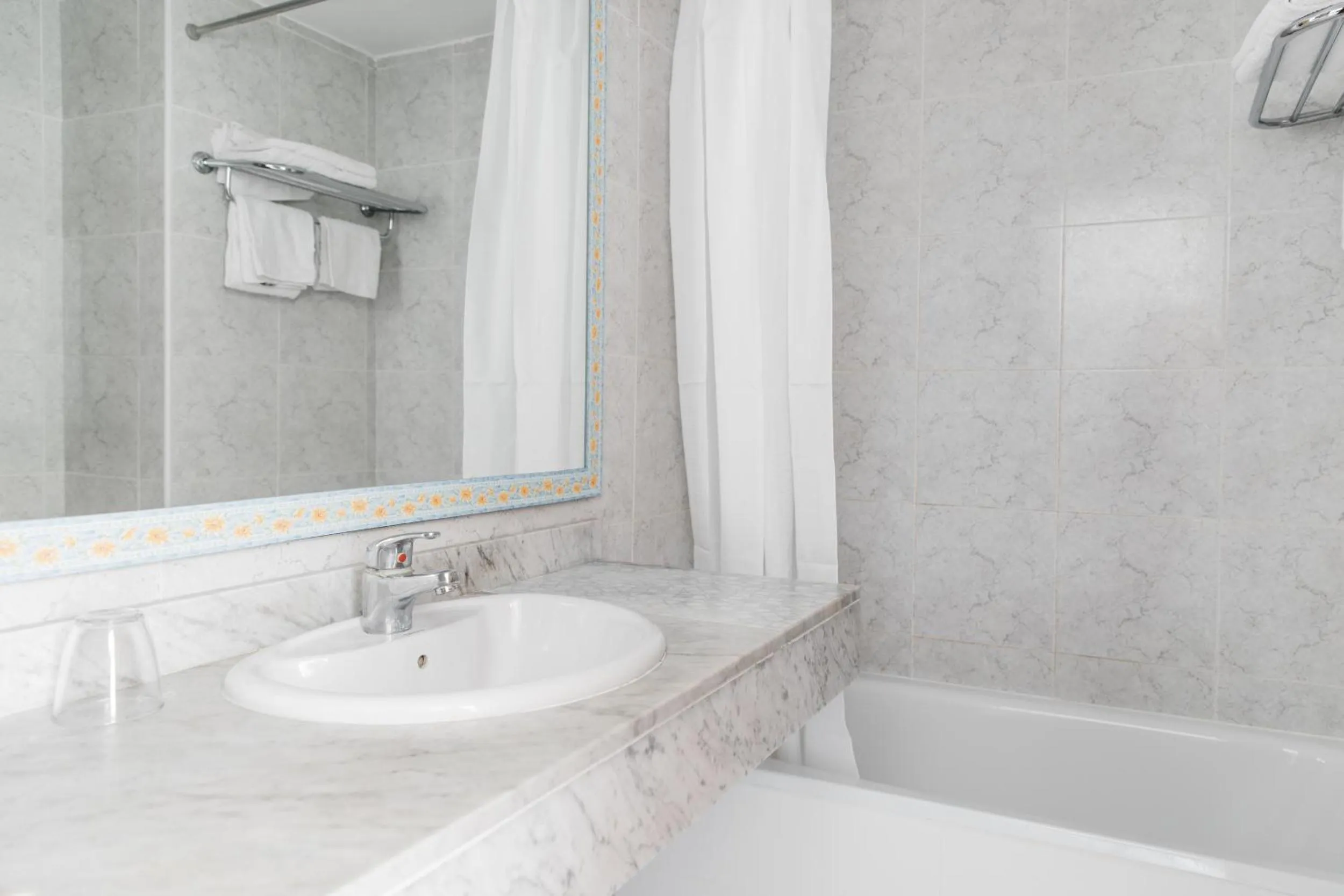 Bathroom in Apartamentos Balear Beach