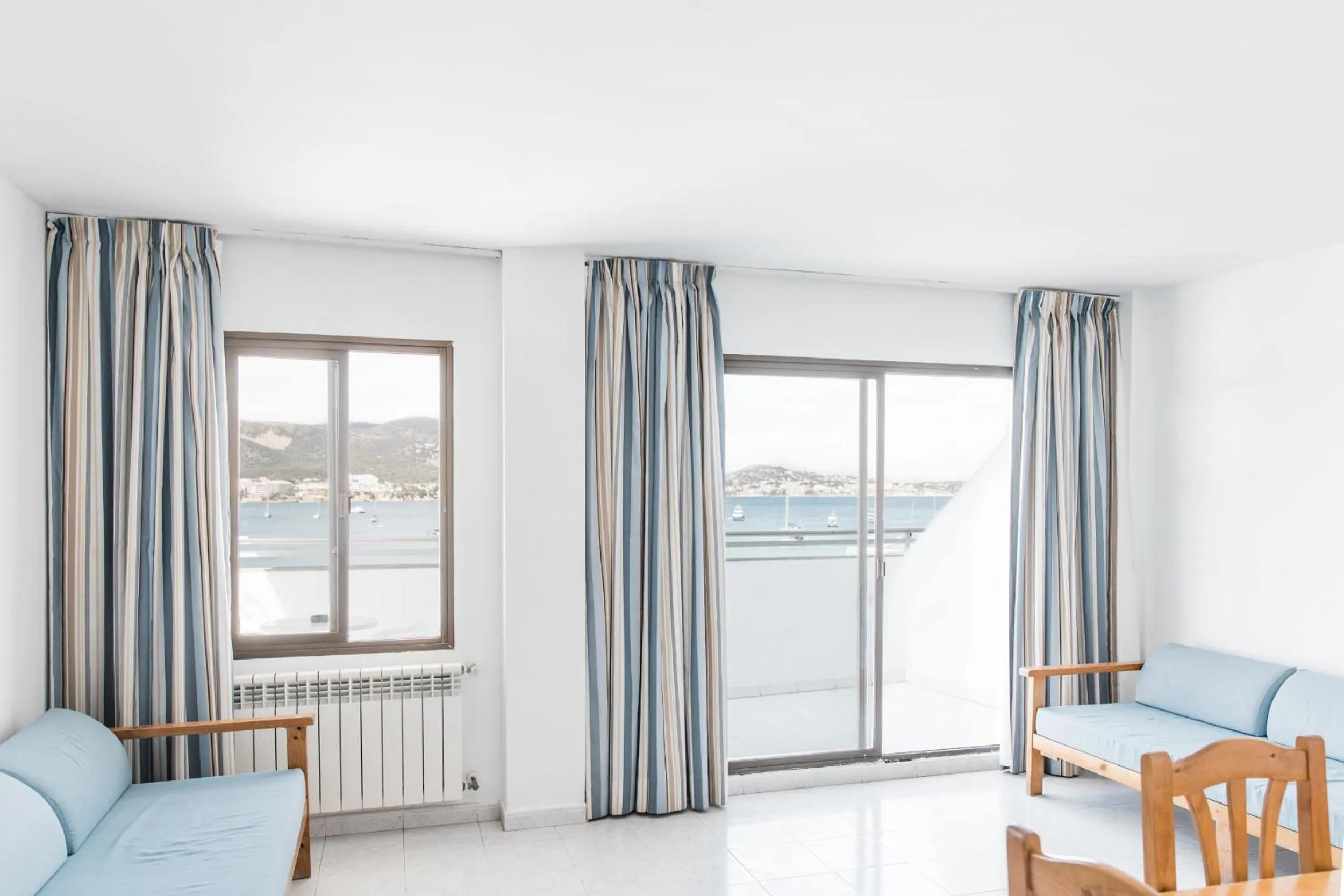 Photo of the whole room in Apartamentos Balear Beach