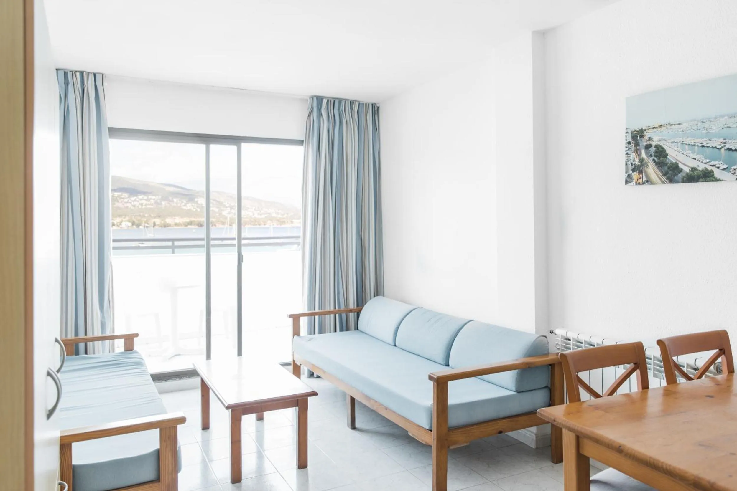 Photo of the whole room in Apartamentos Balear Beach