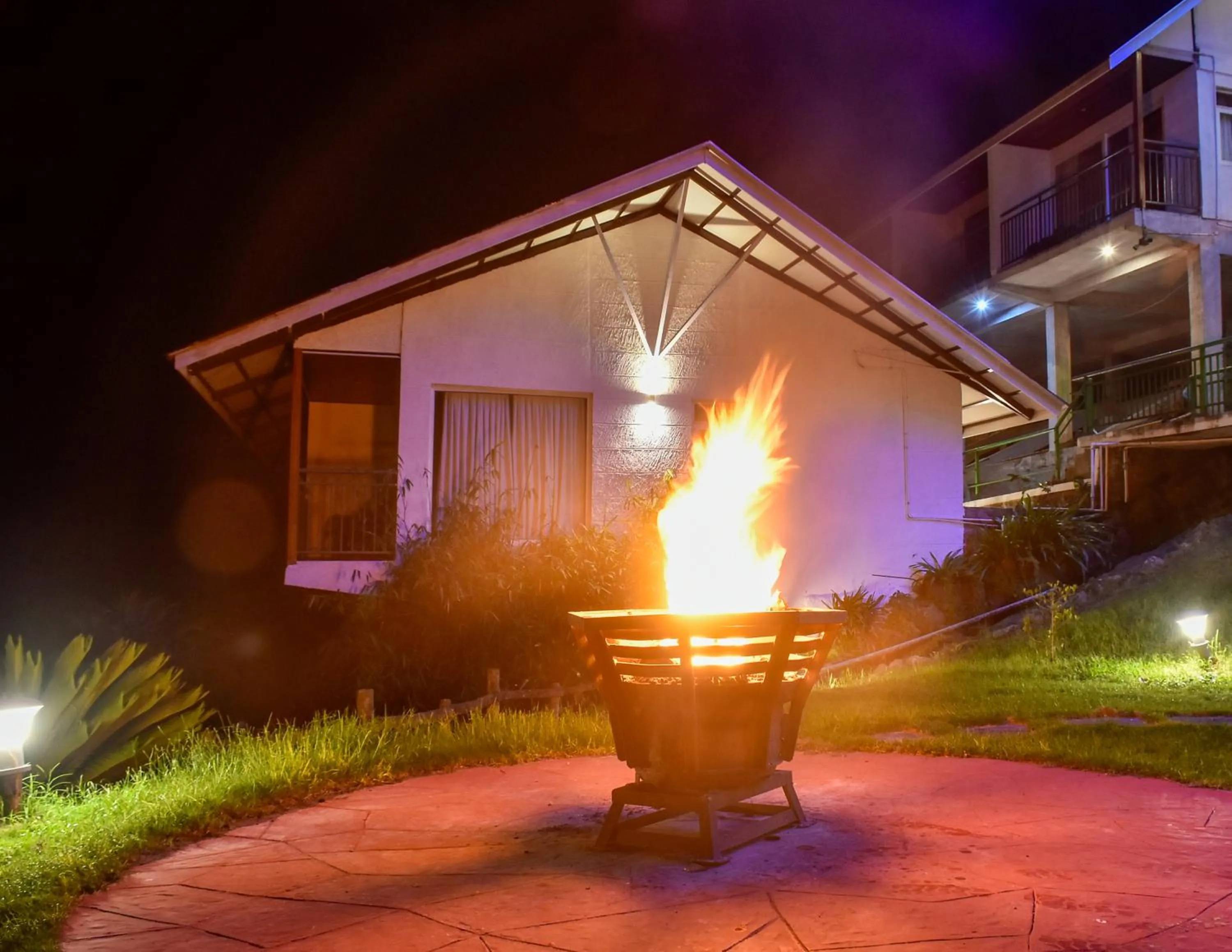 fireplace in Chill Berg Resort - Bodimettu