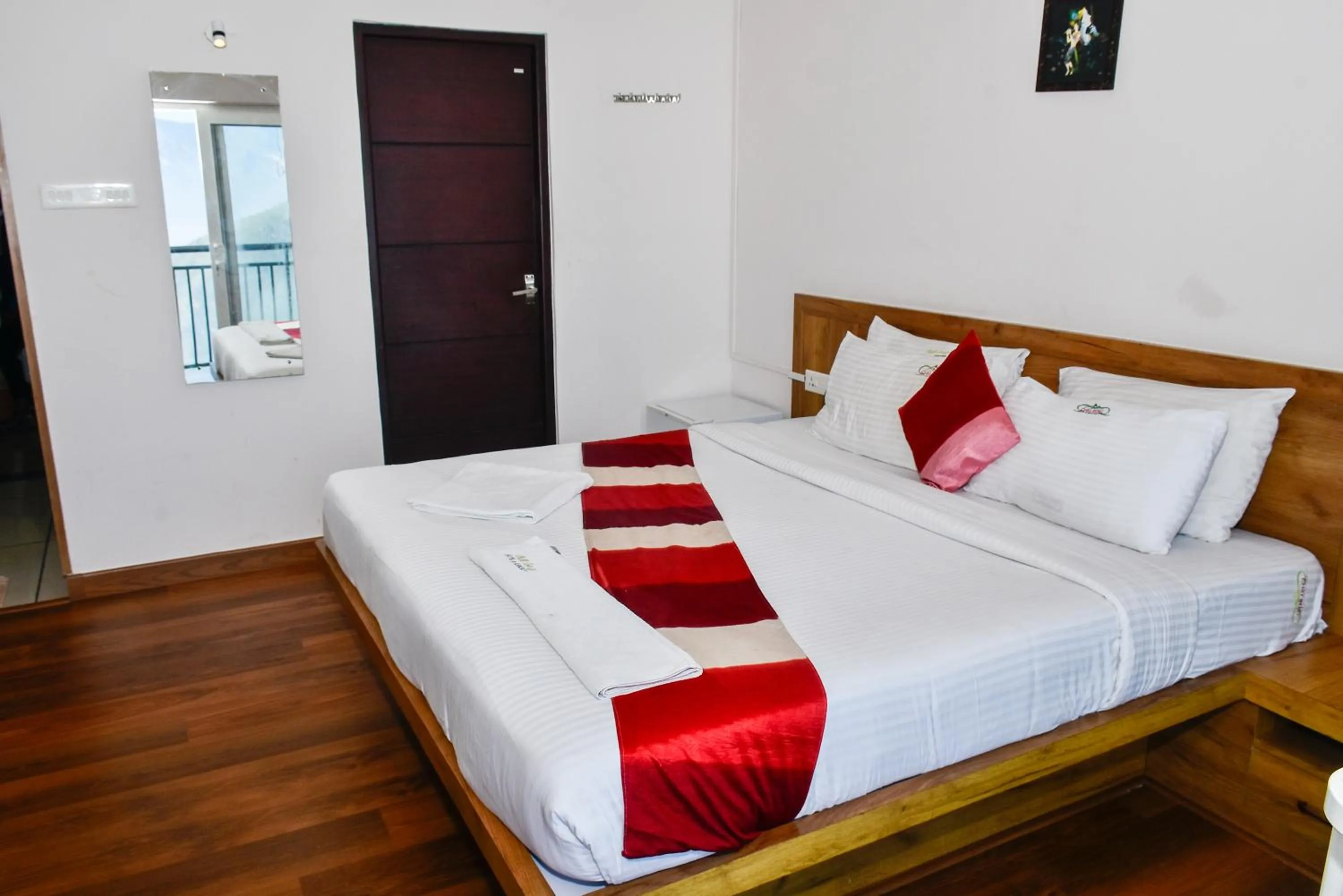 Photo of the whole room, Bed in Chill Berg Resort - Bodimettu